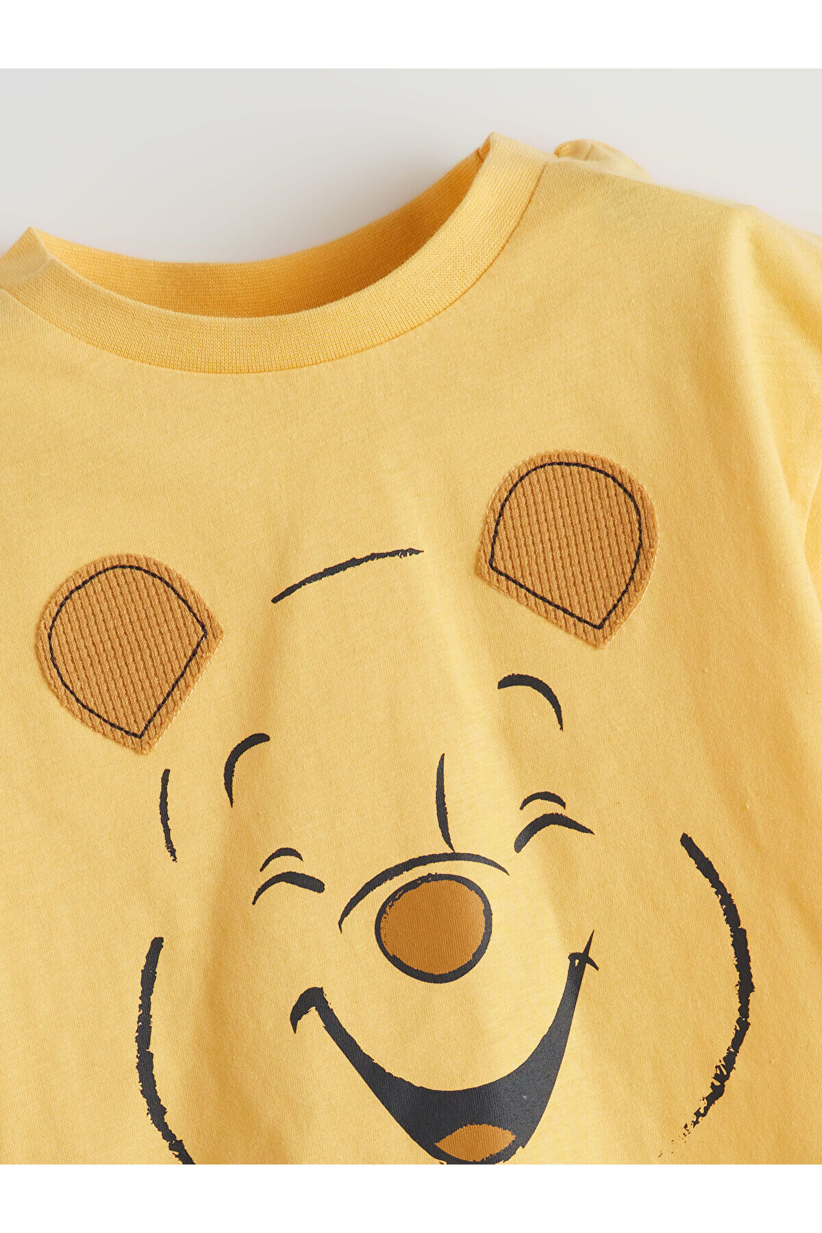 LC Waikiki Nevaa Collection Sarı Winnie The Pooh Baskılı Erkek Bebek Tişört ve Şort 2'li fotoğrafı 6 (önizleme)