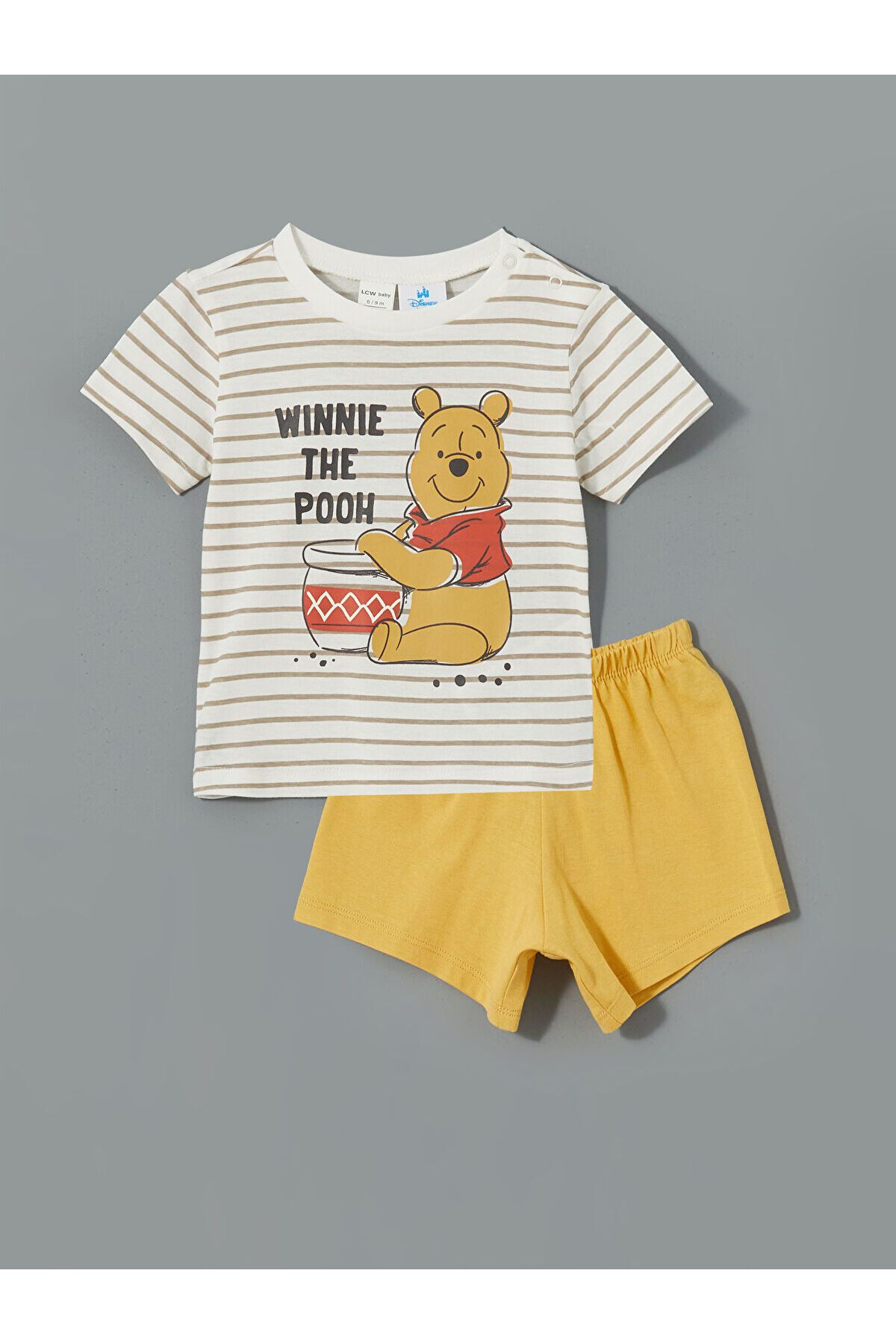 LC Waikiki Winnie the Pooh Baskılı Erkek Bebek Şortlu Takım