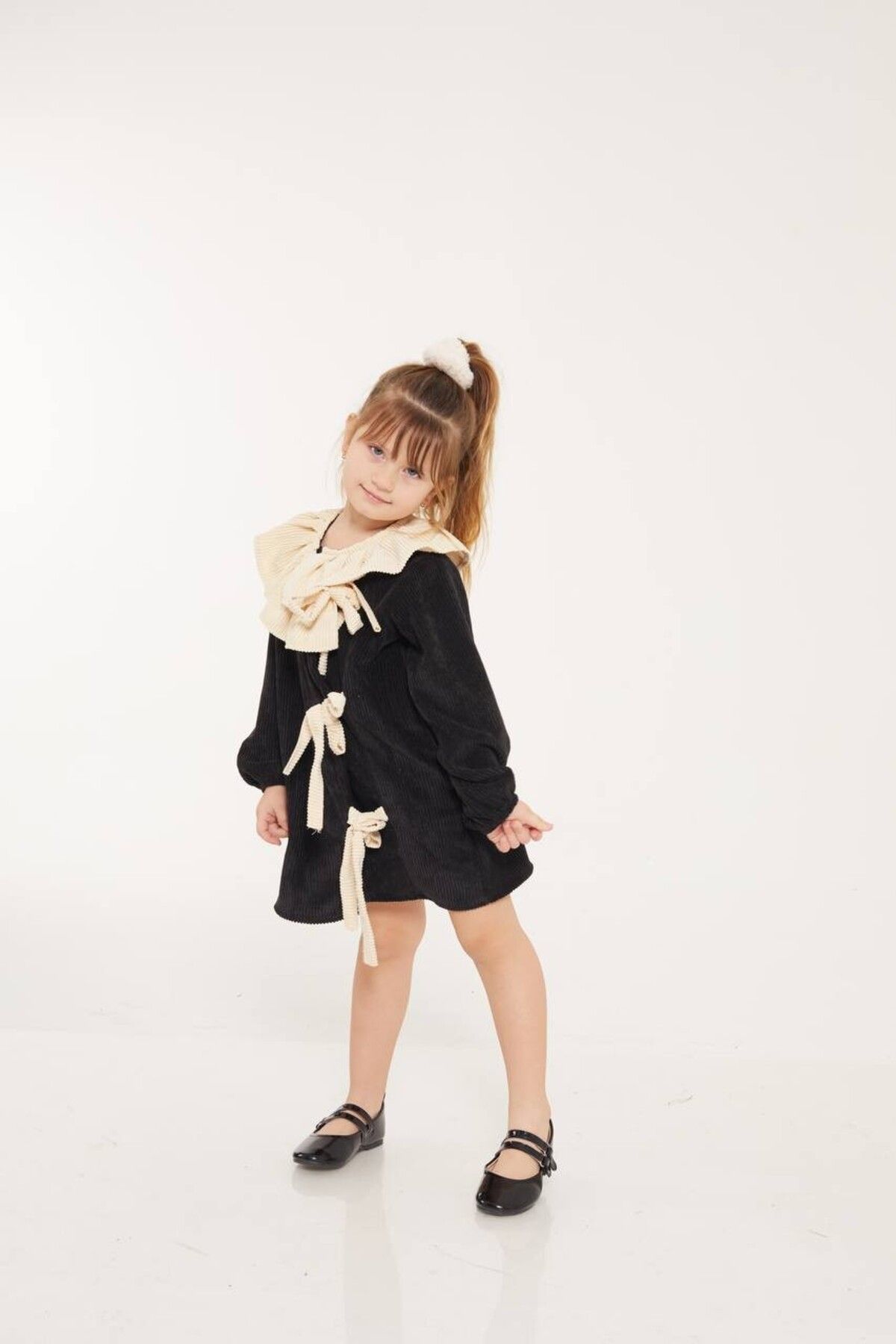 le petit sole-Girl's Velvet Dress with Collar Detail 2