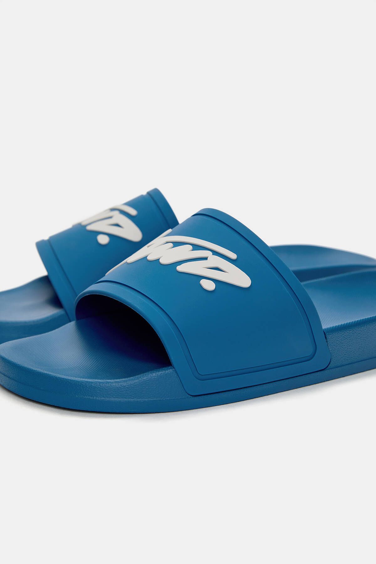 Pull & Bear-Rubberised STWD beach sandals 2