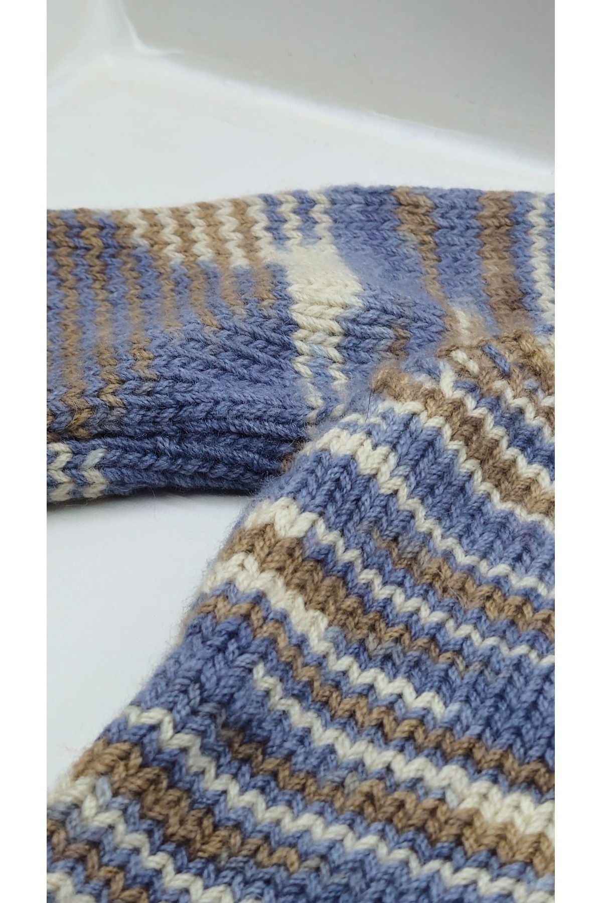 Mersin Alzheimer Derneği Mavi Kahreverengi Gri Detaylı El Örgüsü Arkadan Düğmeli Bebek Kazak 6-9 ay fotoğrafı 3 (önizleme)