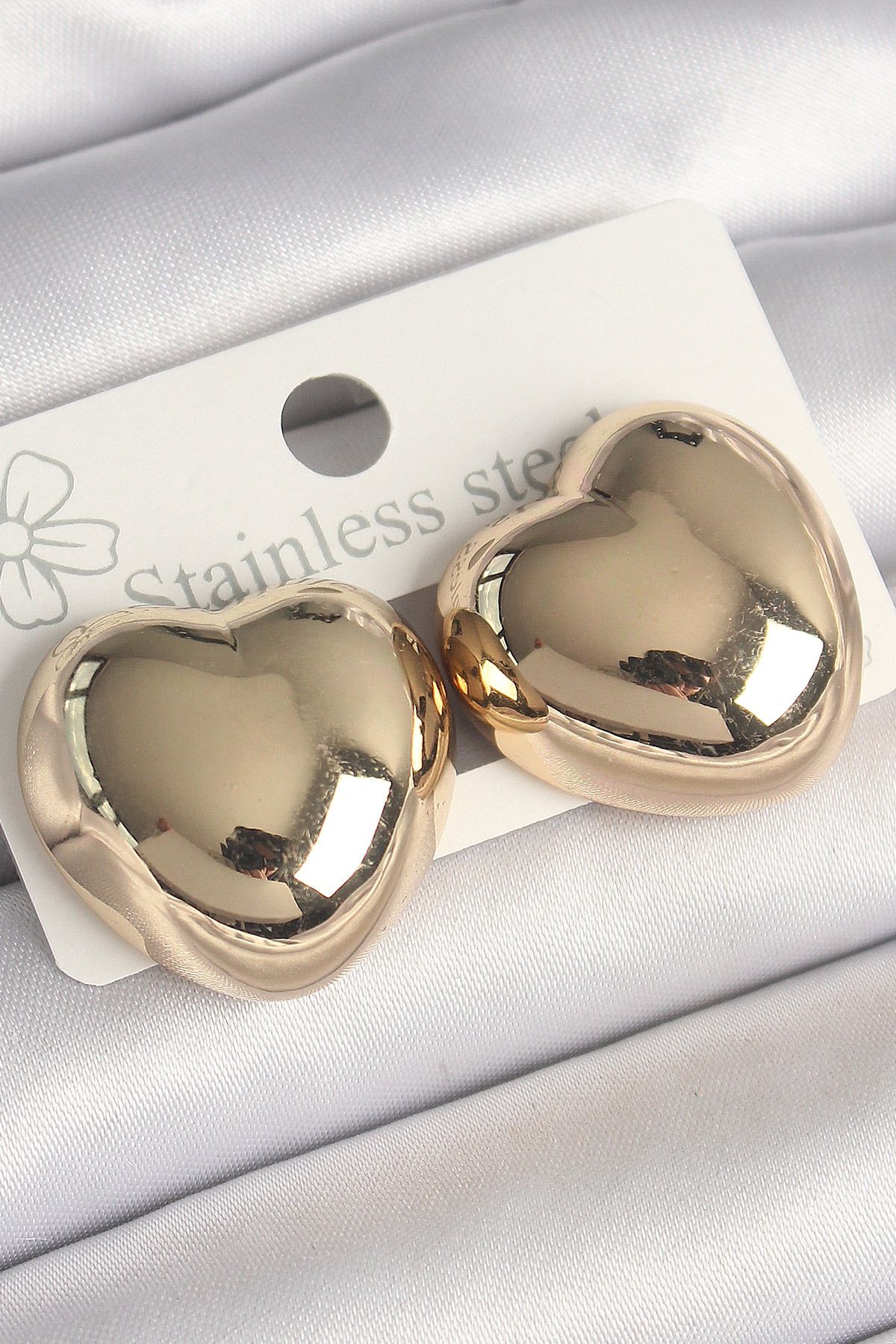 New Things Pirinç Gold Renk Bombe Kalp Model Kadın Küpe