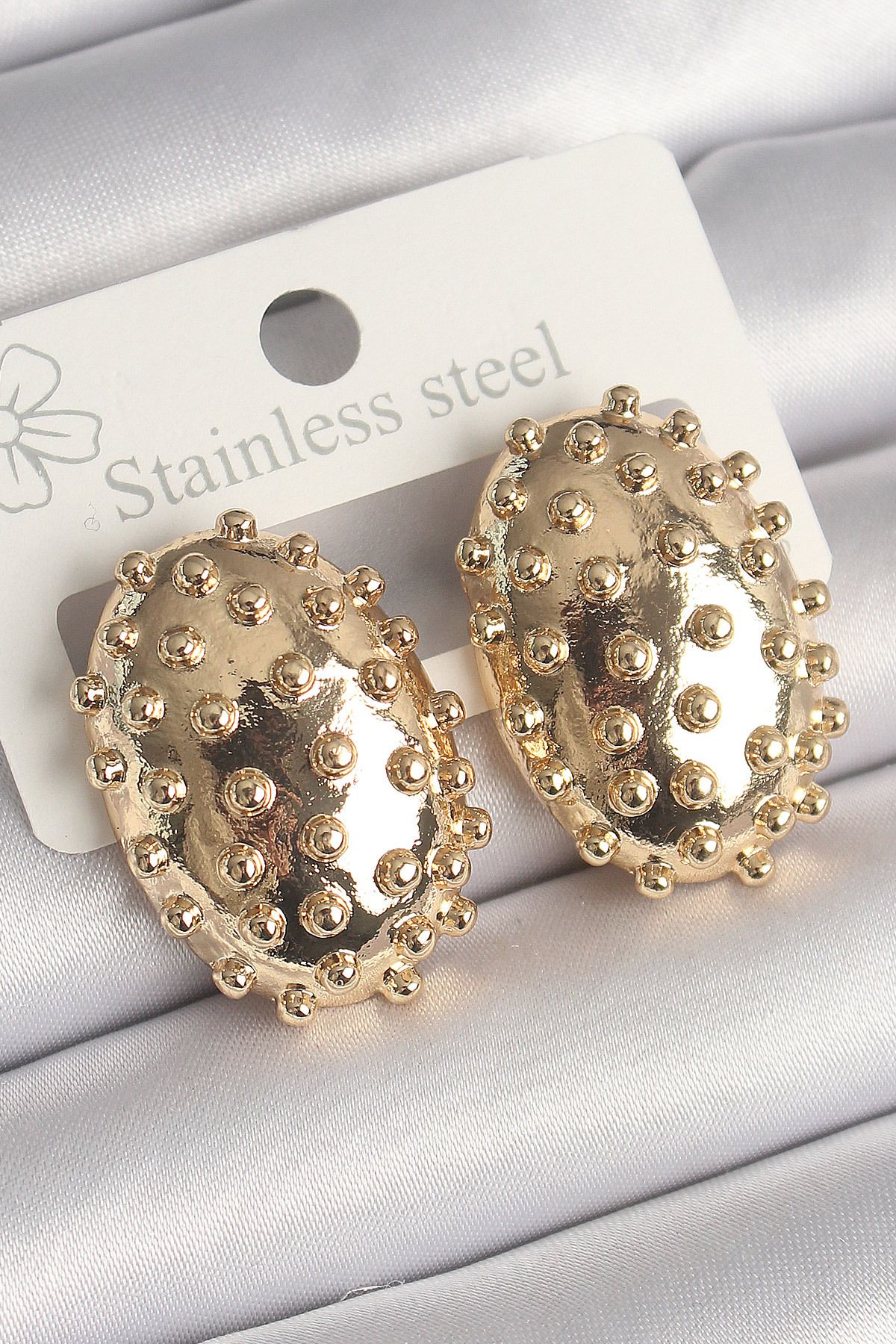 New Things Pirinç Gold Renk İşleme Detaylı Oval Bombe Plaka Model Kadın Küpe