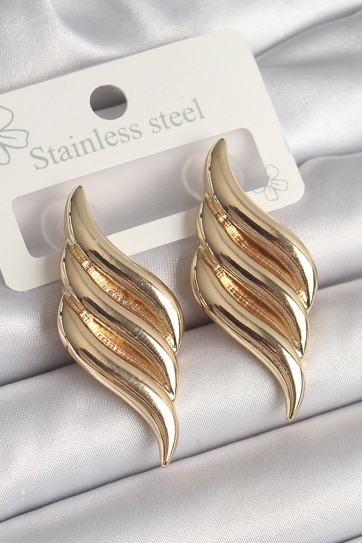 New Things Pirinç Gold Renk 3 Sıra Dalga Model Kadın Küpe