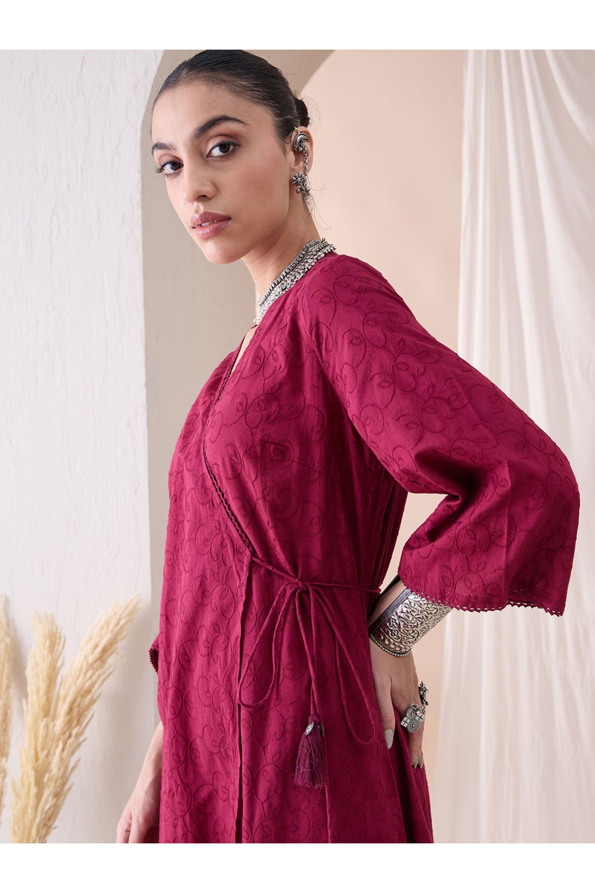 Femmella By Styli-سترة مطرزة بفتحة رقبة على شكل حرف V مع بنطلون مستقيم 6