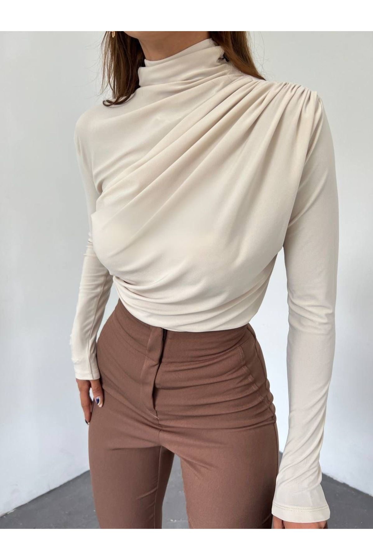 Trend Marfa-Shirring Detail Stand Collar Sandy Fabric Blouse 1