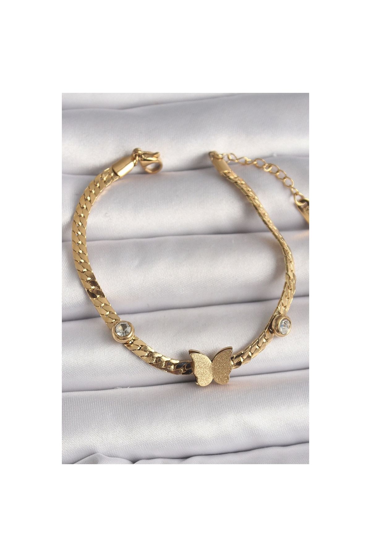 Narnuga 316L Çelik Gold Renk Yassı Zincir Zirkon Taşlı Simli Kelebek Figür Kadın Bileklik - TJ-BB6734