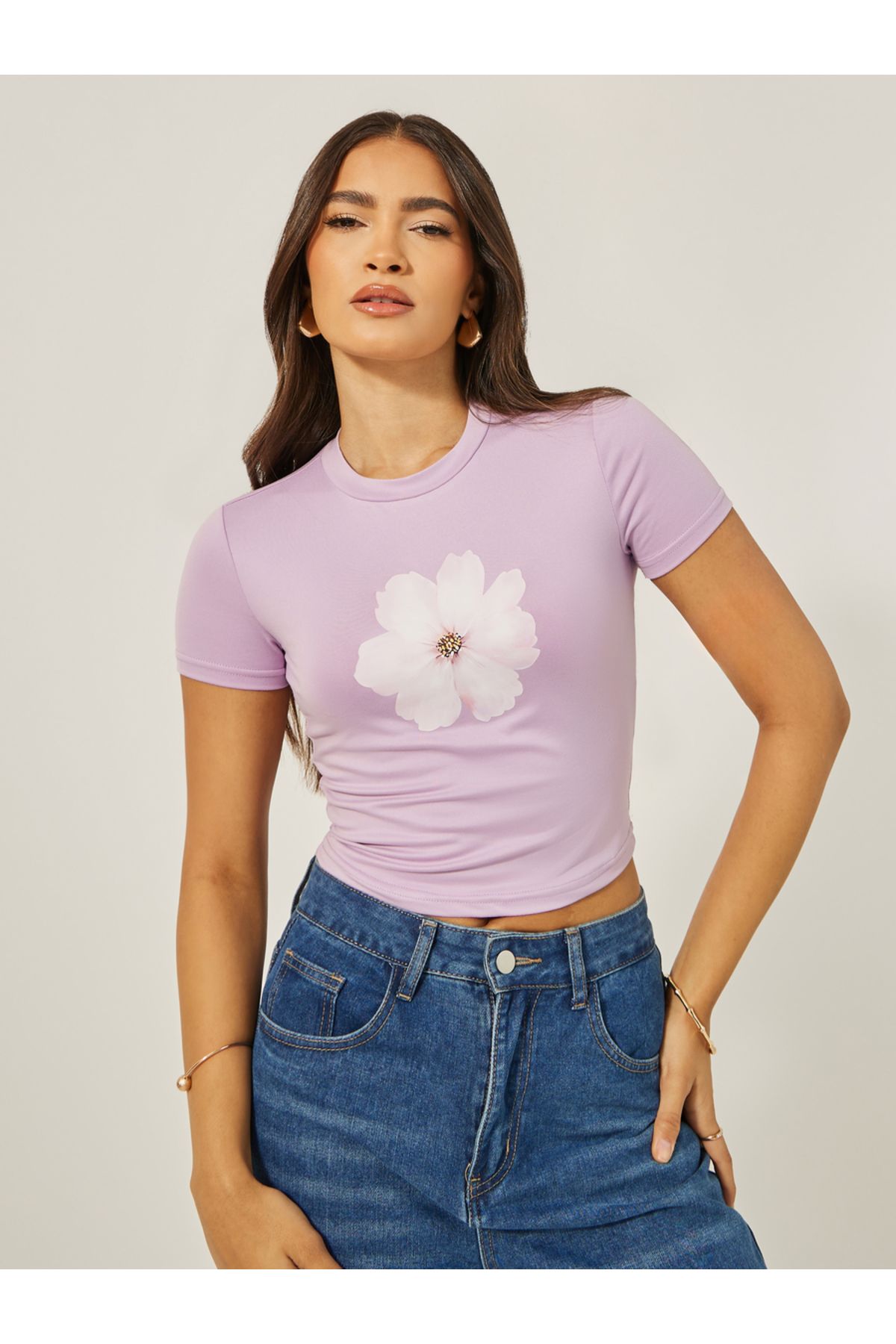 Styli-Floral Graphic Print Fitted Crop T-Shirt 3