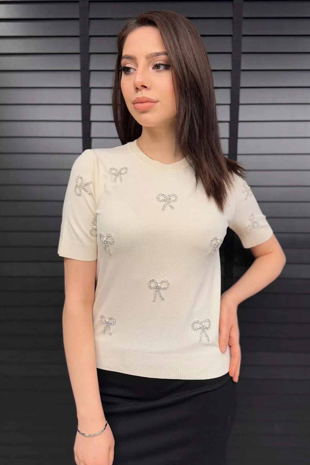 GÜLSELİ-Stone Stone Detailed Crew Neck Women's Short Sleeve Blouse 2