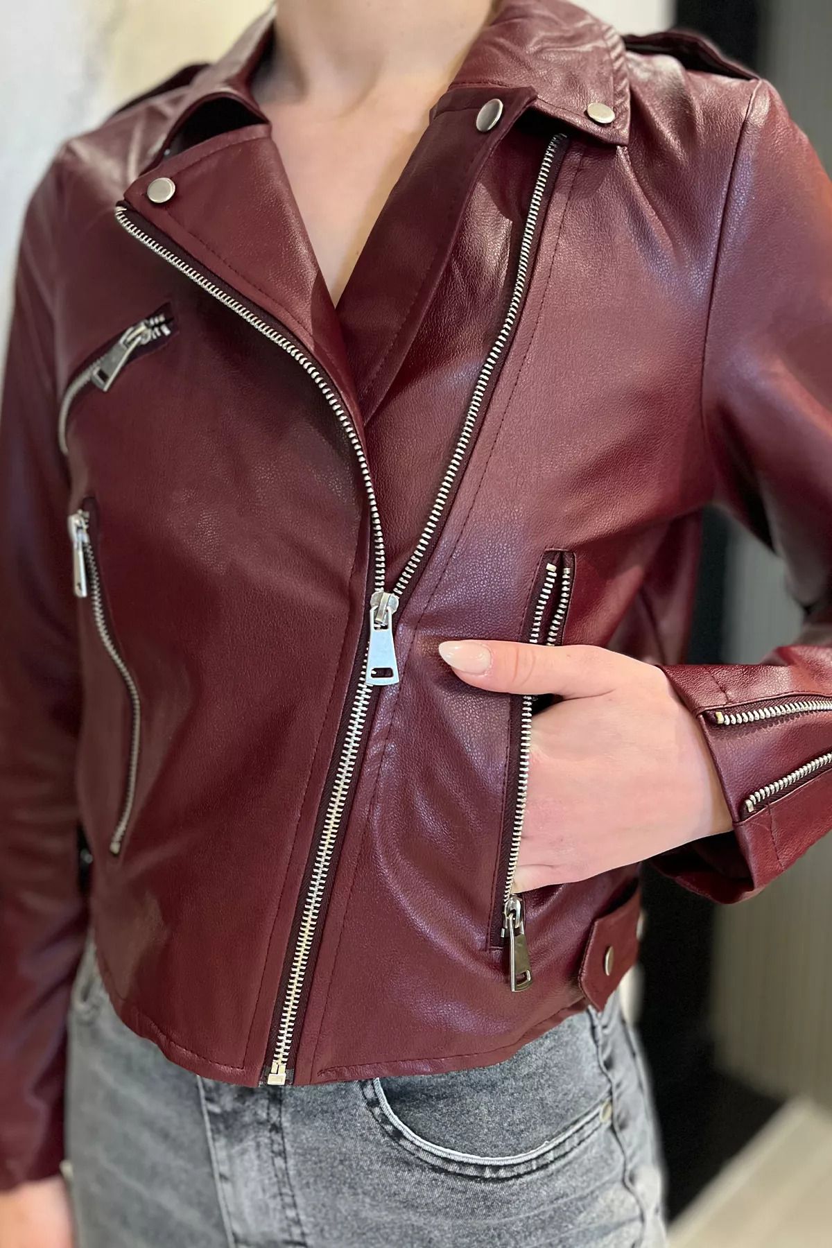 GÜLSELİ-Claret Red Women's Zippered Crop Top Faux Leather Jacket 4