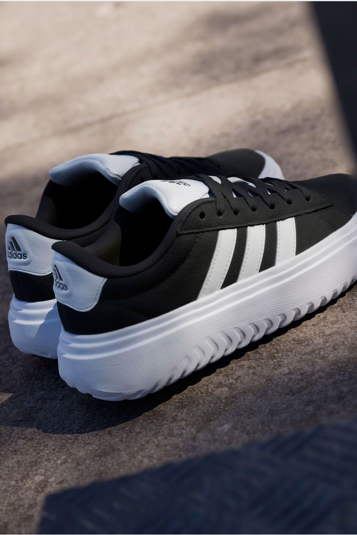 اسنیکر مشکی زنانه کفش های سکوی بزرگ دادگاه adidas
