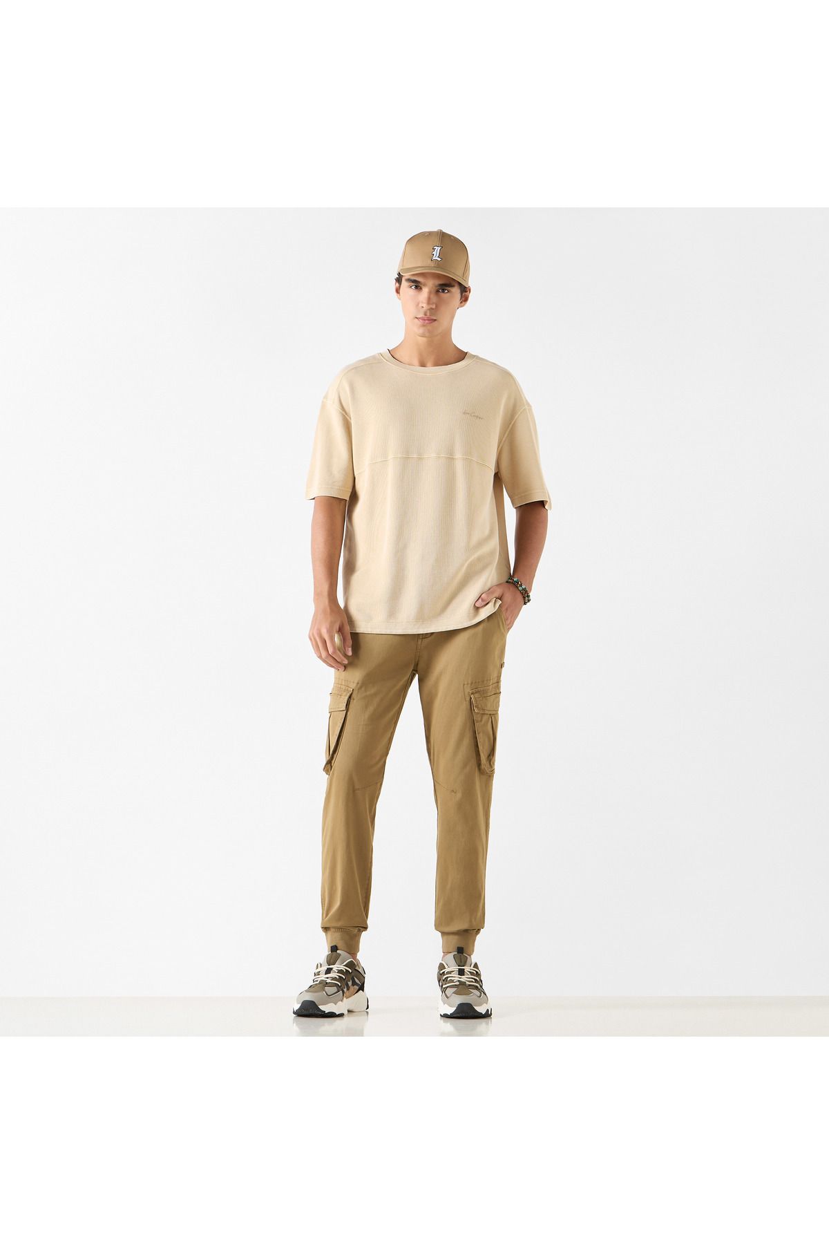 Lee Cooper-Regular Fit Cargo Pants With Drawstring Closure And Pockets 2