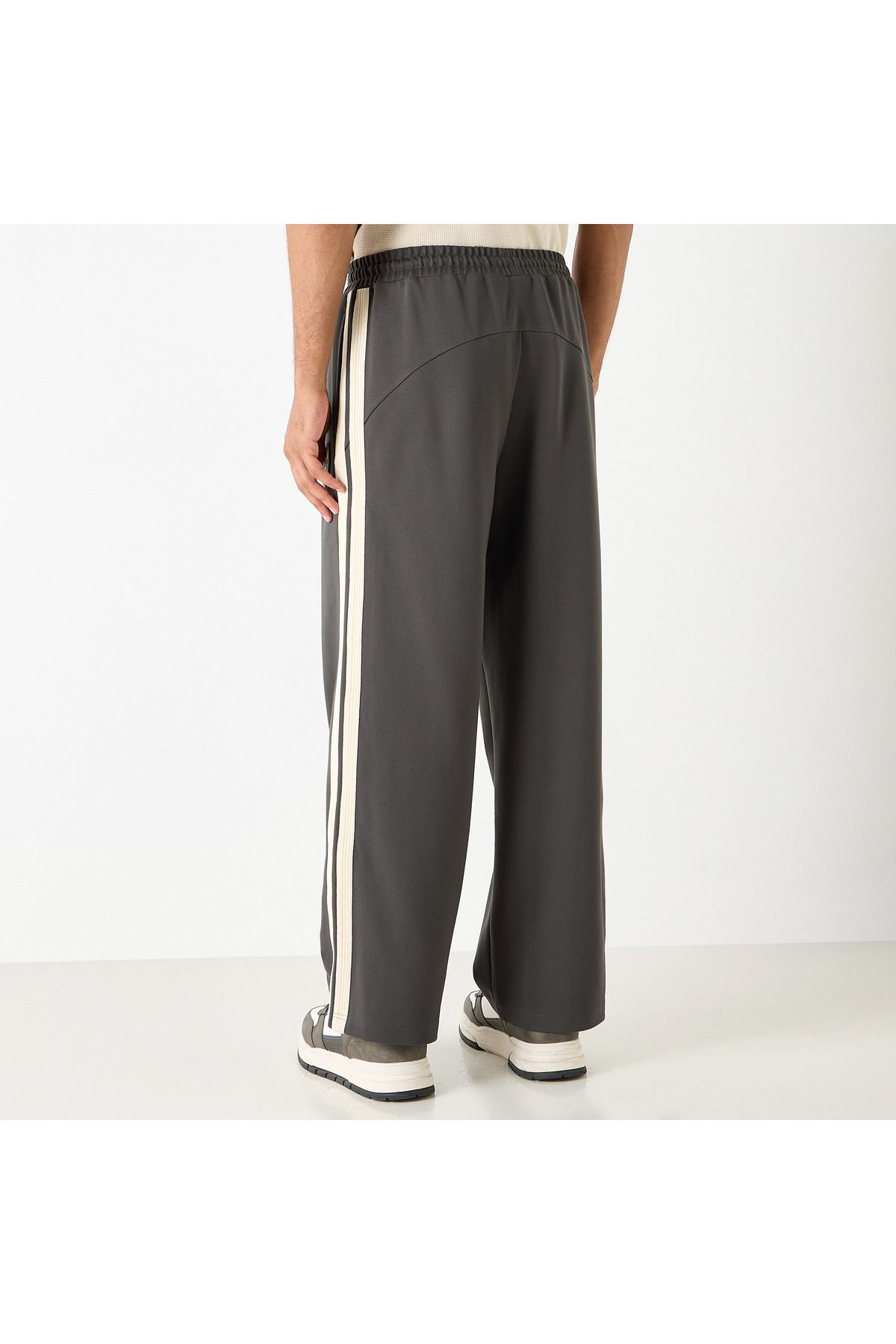Starter-Stripe Detail Track Pants With Drawstring Closure 3