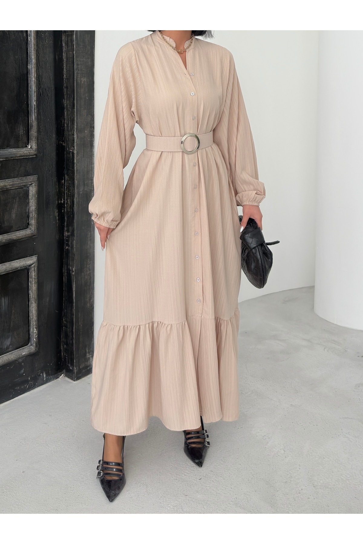 BEJNA-Beigefarbenes, gewebtes Maxikleid für Damen mit Gürtel 2