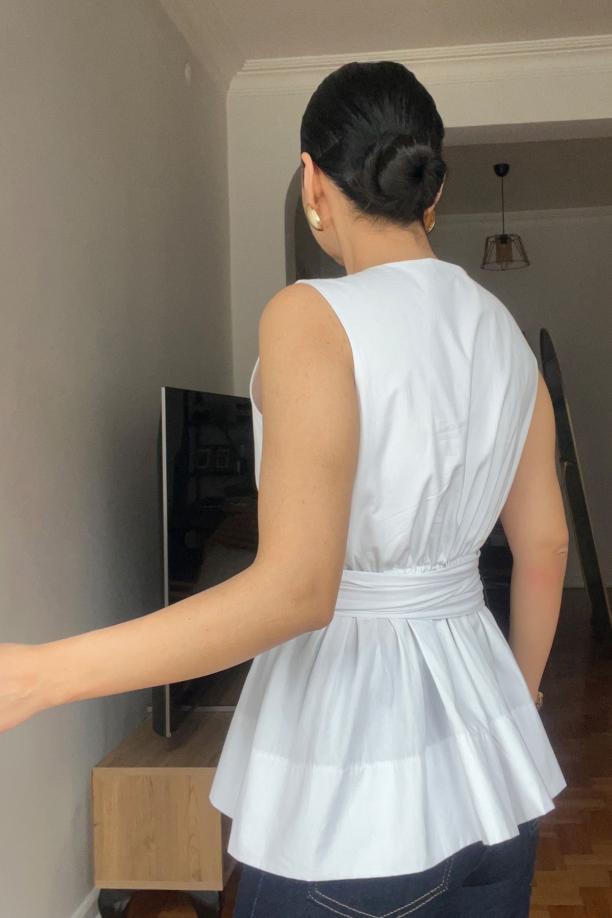 Seda Yalçın Atelier-Bluză albă de marcă cu mâneci zero din popelin cu detaliu de șireturi 6