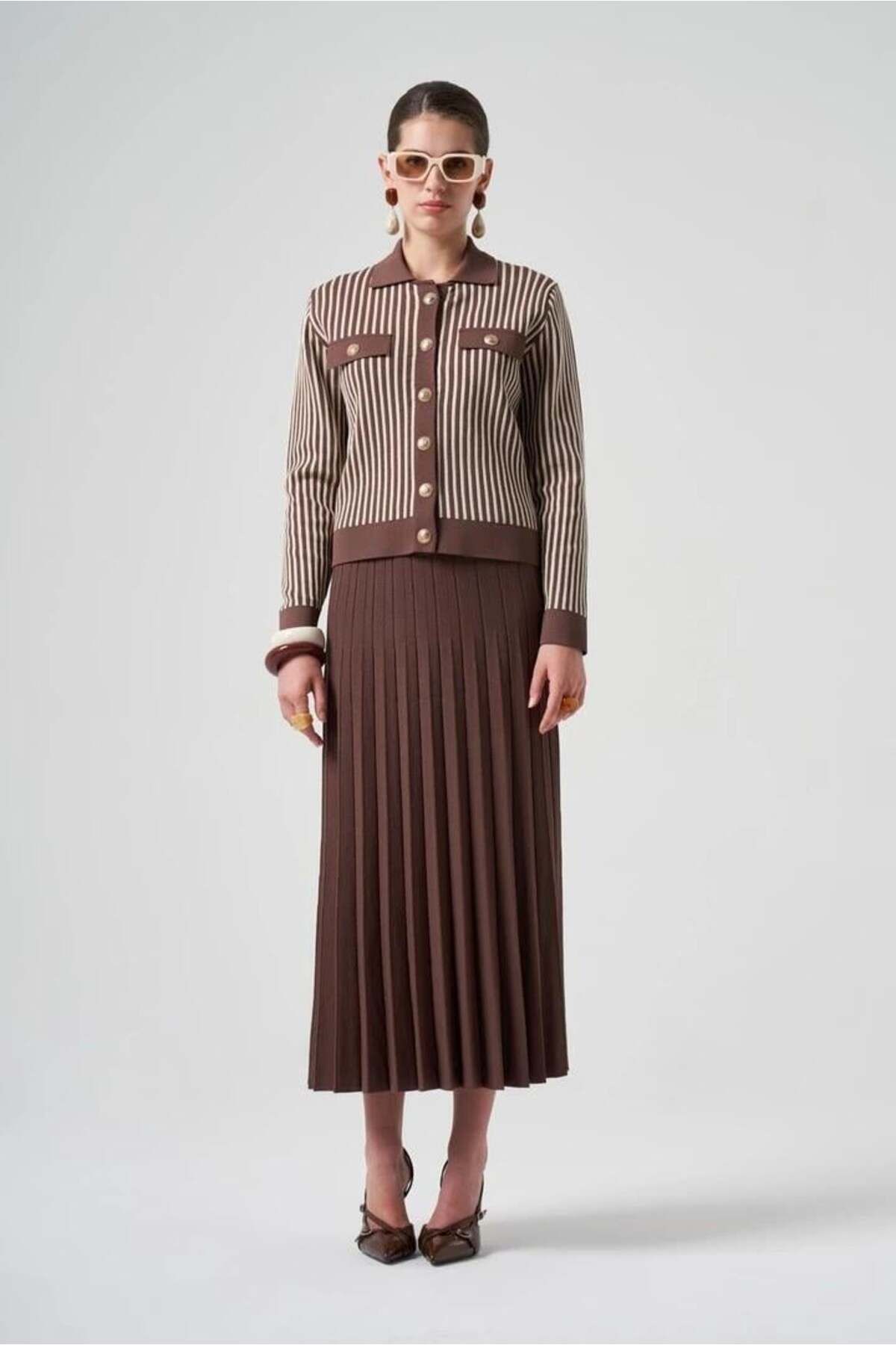 Nuss-Mercerized Suit with Cardigan, Upright Stripe and Pleat Skirt 1