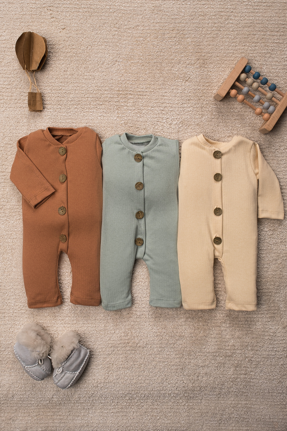 Mai Perla Organik Kumaş Tahta Düğmeli Tek Boy Tulum Unisex 3 Parça Bebek Takımı fotoğrafı 3 (önizleme)