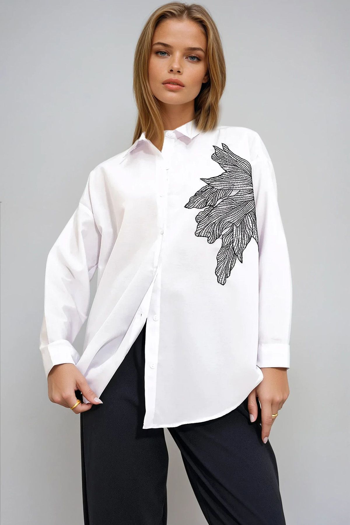 VAGGON-Women's White Floral Embroidery Oversize Woven Shirt Prmx12651 2