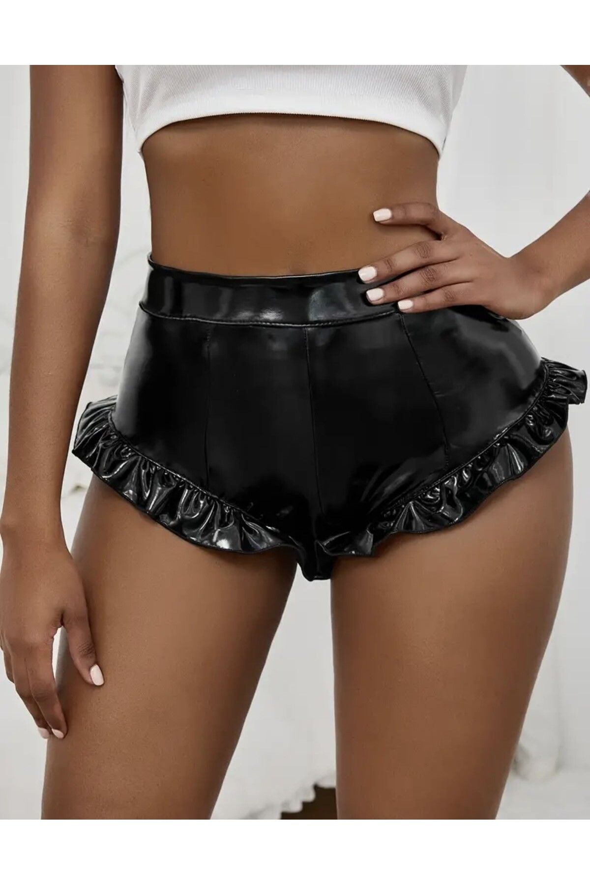 NYC GİYİM TEKSTİL-Patent Leather Elastic Mid Waist Curved Ruffle Shorts Shiny, Black 3