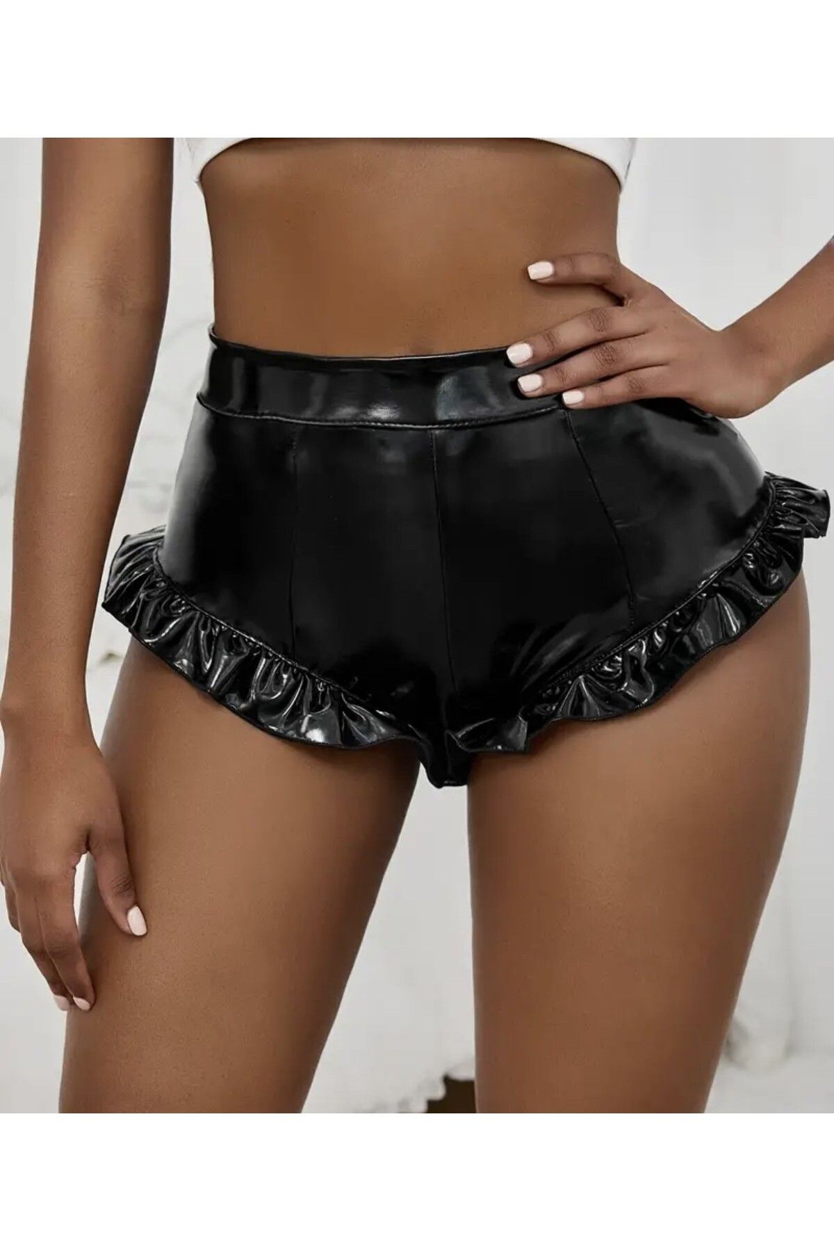 NYC GİYİM TEKSTİL-Patent Leather Elastic Mid Waist Curved Ruffle Shorts Shiny, Black 5