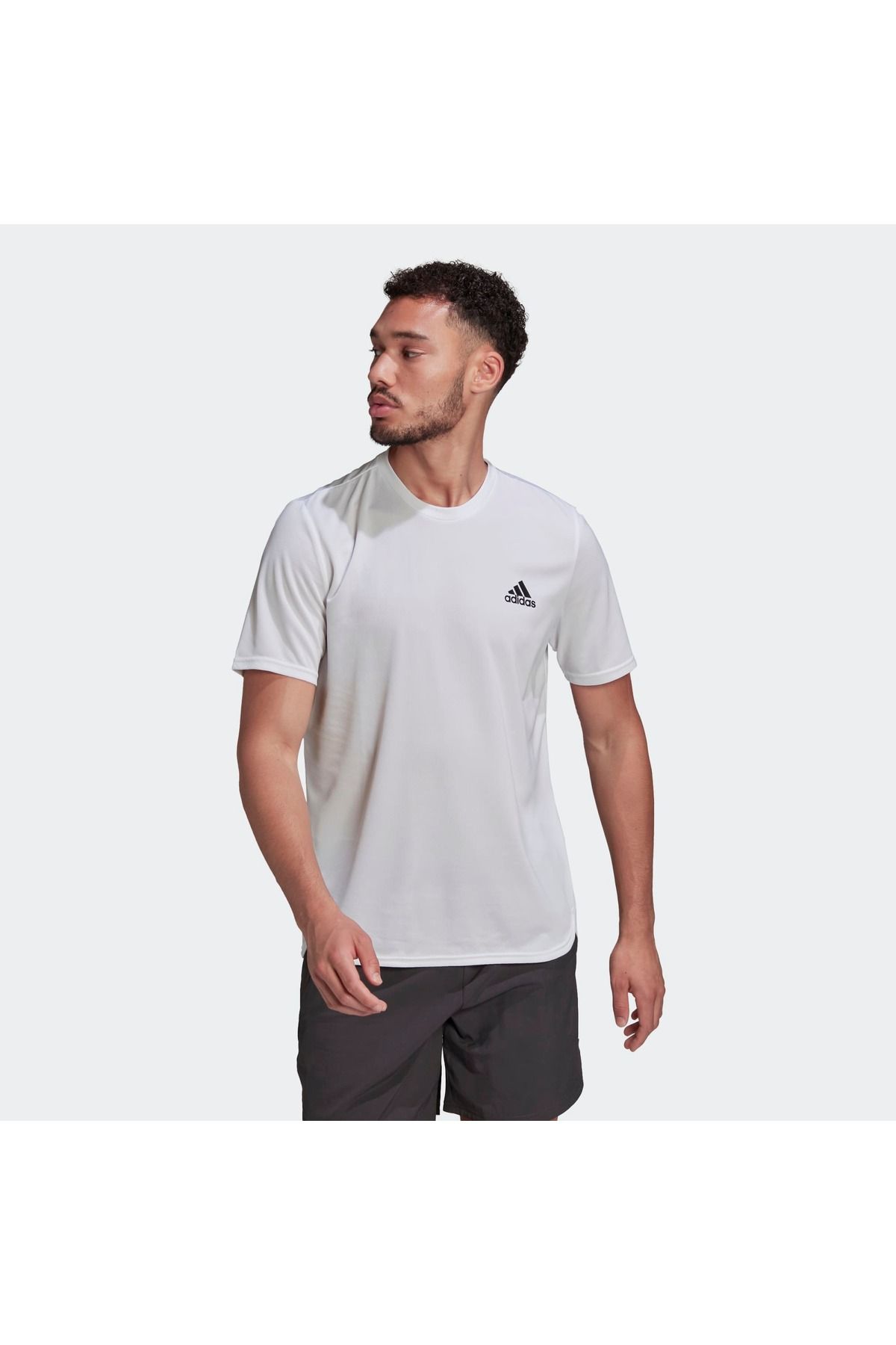 AEROREADY برای تی شرت حرکتی طراحی شده است adidas