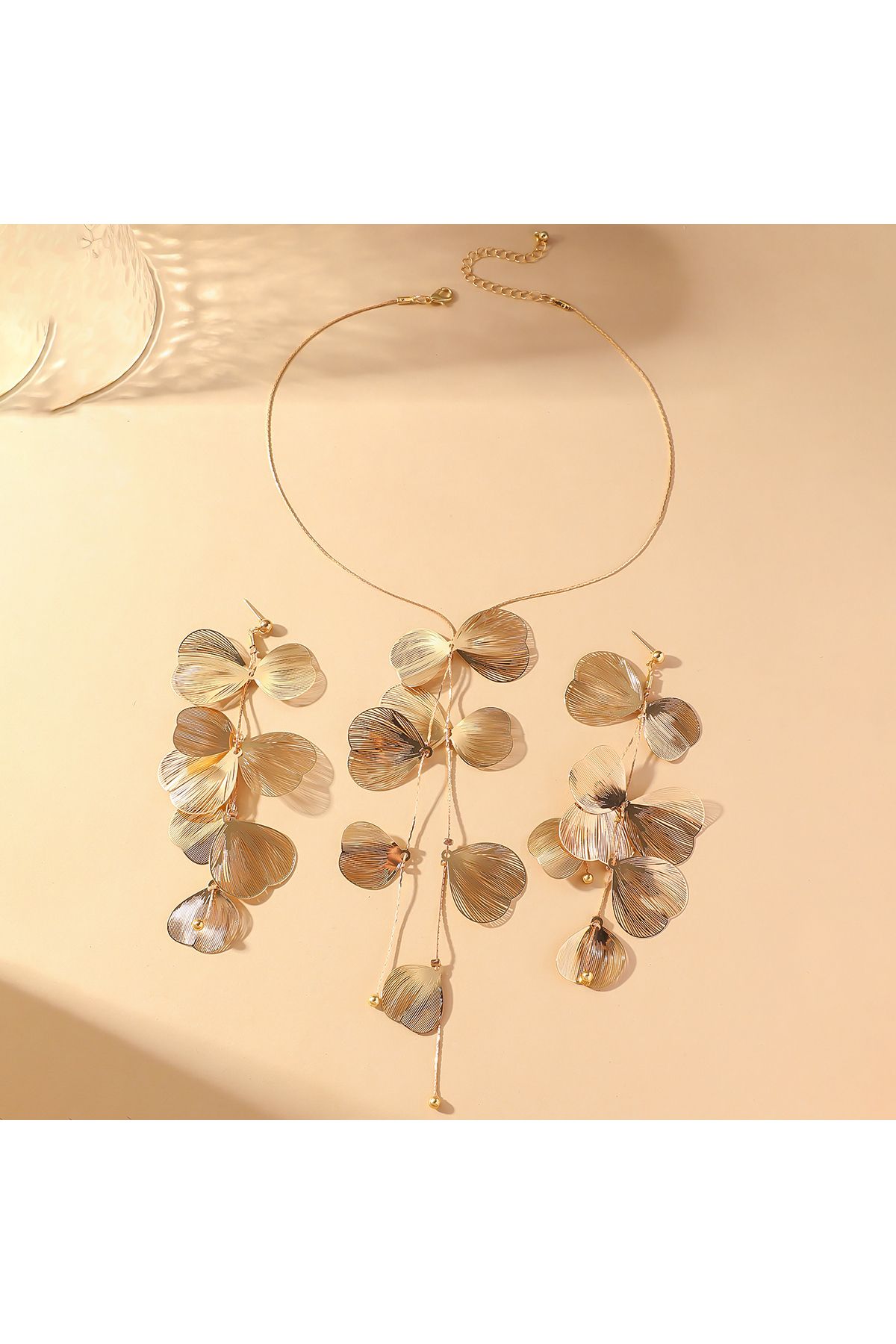 Choice-80837402-Golden 3PC Beautiful and Elegant Ginkgo Leaf Pendant Earrings Necklace Women's Set Romantic 1