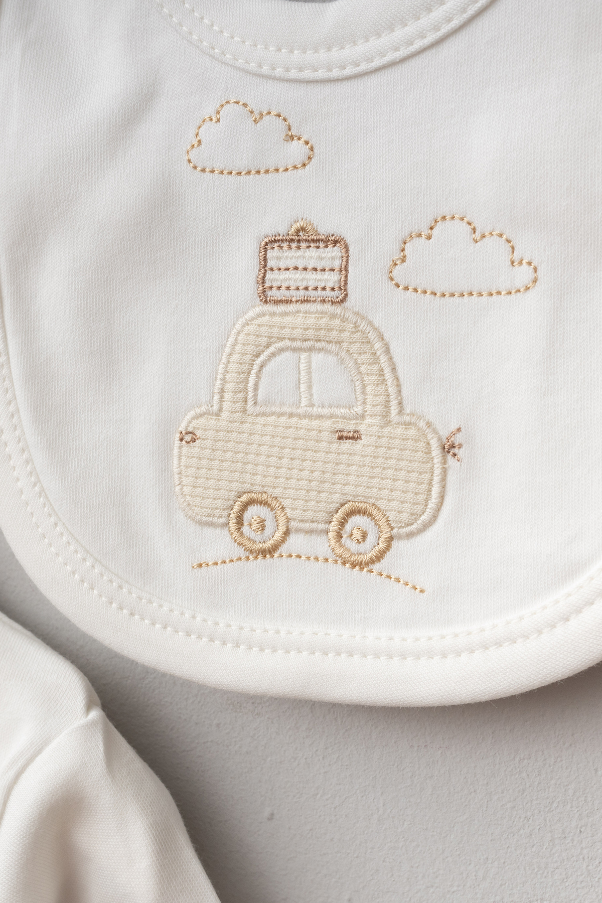 Bebitof Sevimli Araba Desenli 10 Parça Kutulu Yenidoğan Hastane Çıkışı Zıbın Seti fotoğrafı 3 (önizleme)