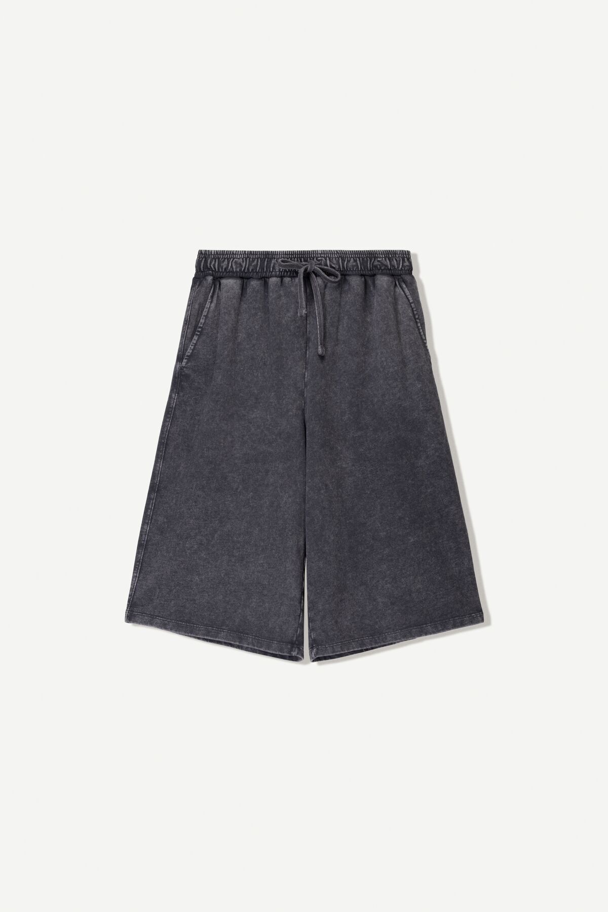 Bershka-Voluminous plush Bermuda jorts 2