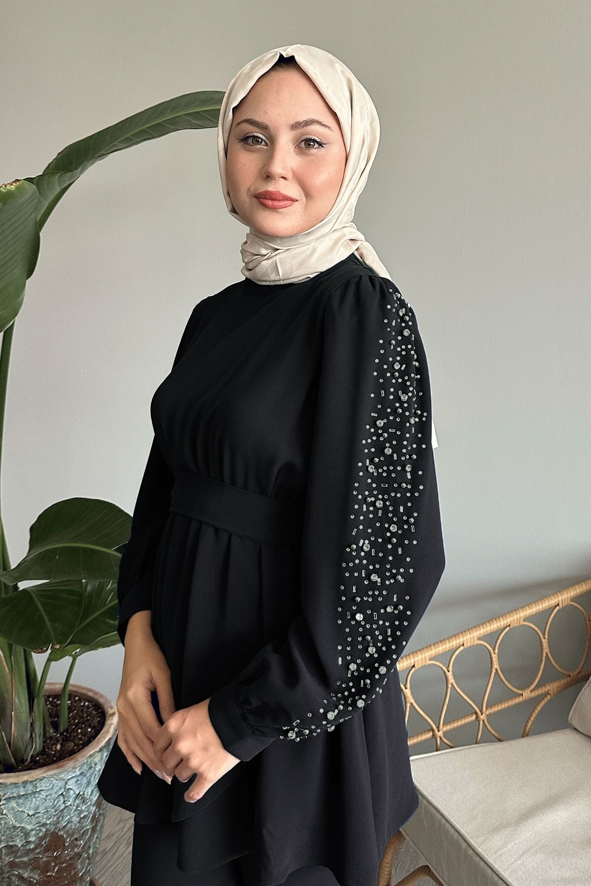 InStyle-Black Set with Pearl Waist and Shirred Sleeves 4