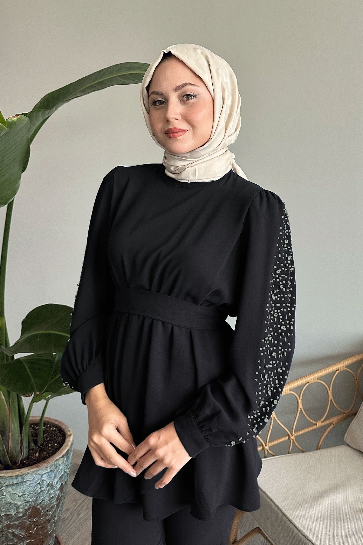 InStyle-Black Set with Pearl Waist and Shirred Sleeves 2