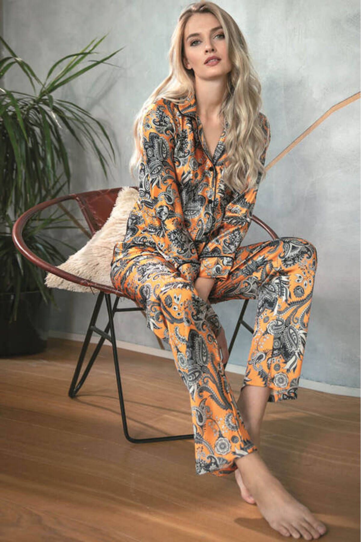 SheyMa Giyim SheyMa stl Turuncu Şal Desenli Önden Düğmeli Saten Pijama Takımı 9721