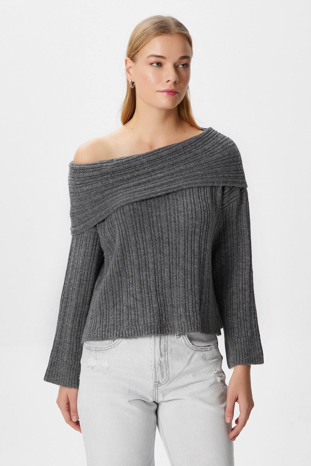 Ritnice-Women's Perla Anthracite Soft Textured Sweater 6