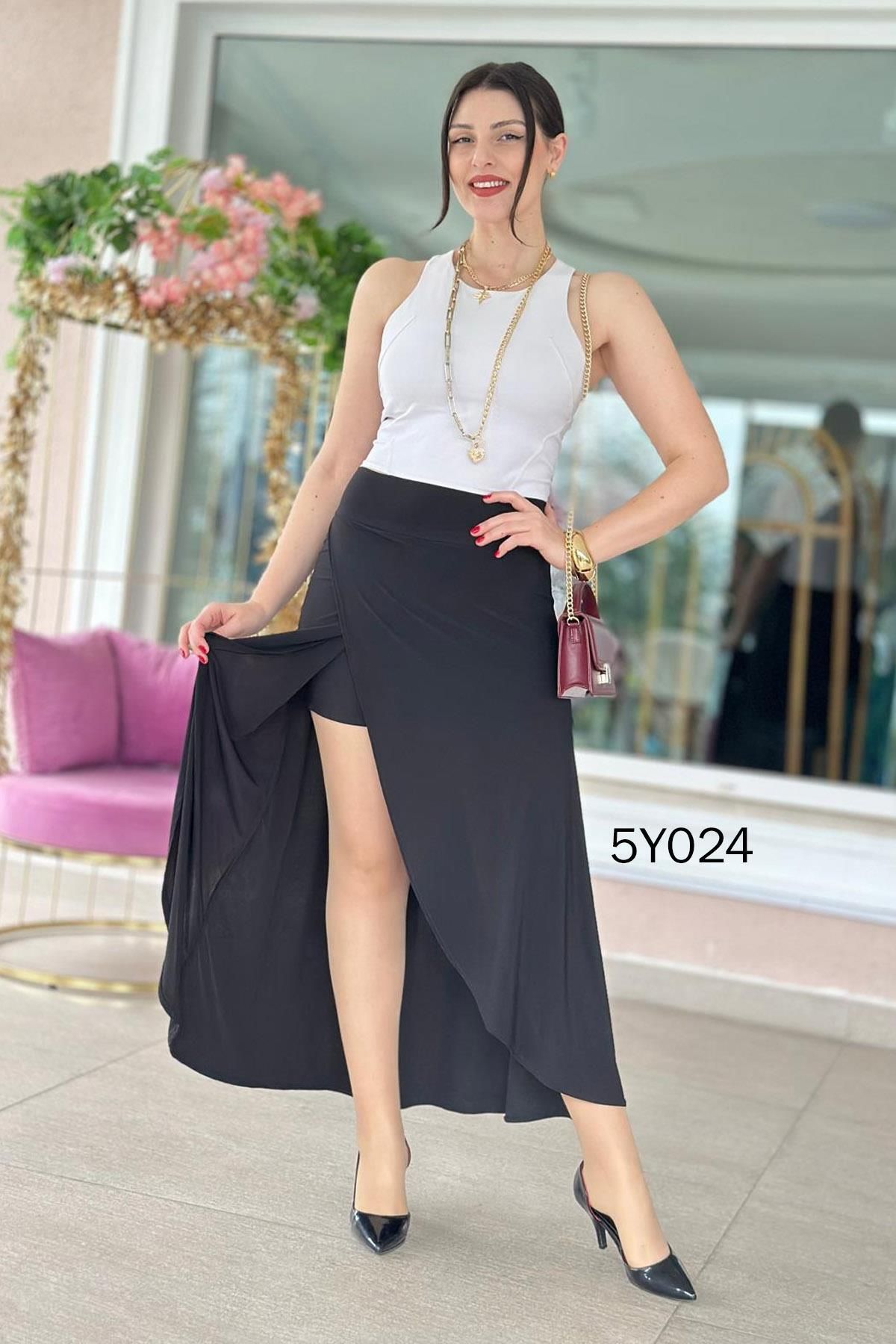 İnce Topuk-Sandy Skirt with Asymmetrical Cut Shorts 5Y024 1