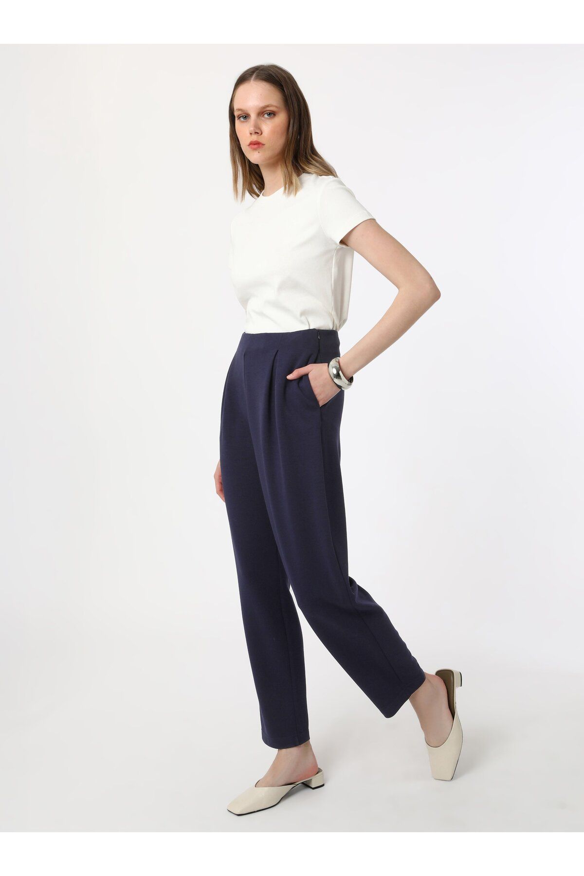 Refka-Soft Textured Basic Trousers with Pleated Front and Pockets - Navy Blue - Refka 2