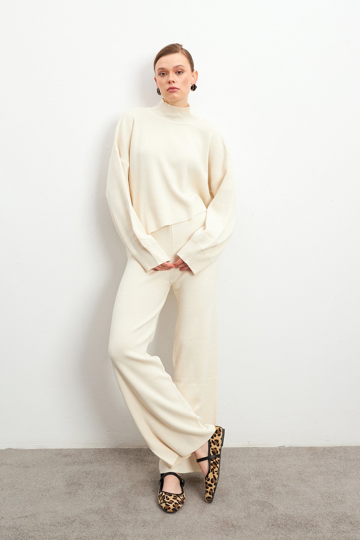 Bipantolon-Women's Ecru High-Rise Asymmetrical Cut Detailed Oversize Long Sleeve Sweater Trousers Knitwear Top and Bottom Set 4