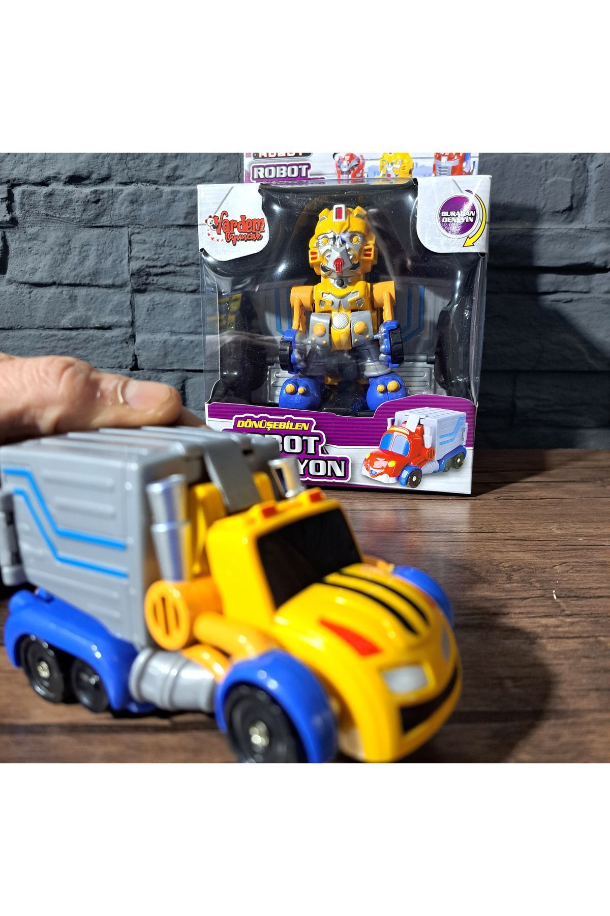 FEN TOYS-Robot Truck That Transforms into a Truck Car Robot Transform 10,5X6Cm Bass Transform into a Robot Light and Sound 3