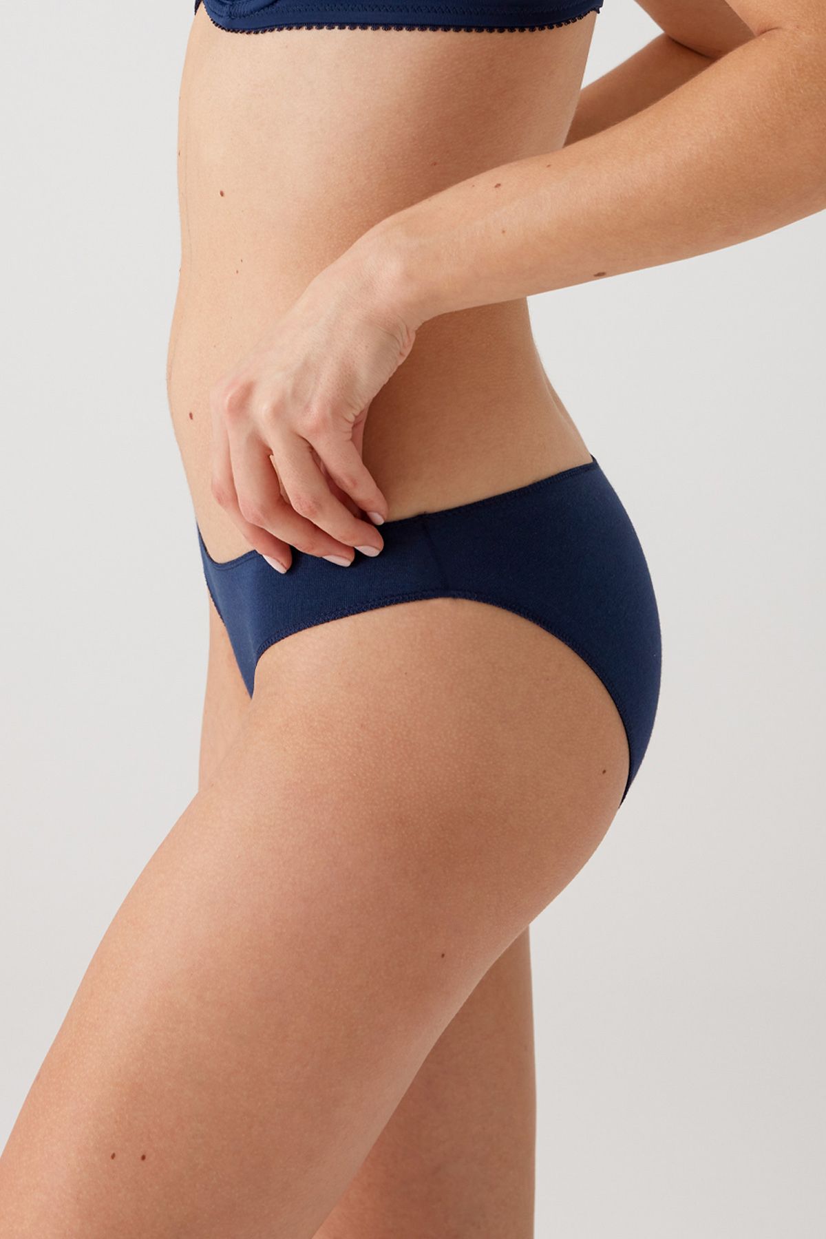 Pierre Cardin-Pachet economic de 5 piese pentru femei Negru-albastru închis-visiniu-pudră-ecru 2050 Bikini de bază din bumbac No Show 5