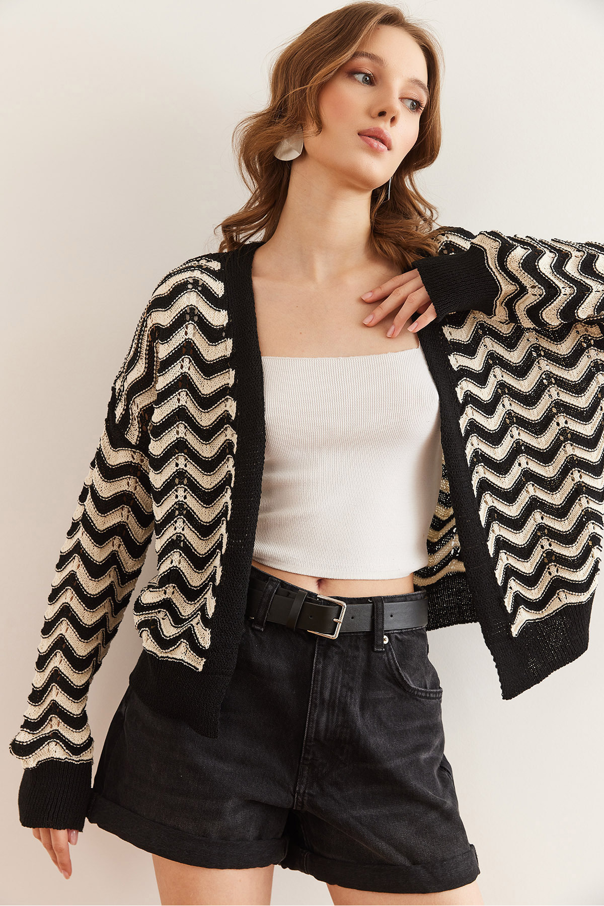 Olalook-Schwarze, durchbrochene Strickjacke mit Zickzackmuster für Damen HRK- 19000341 3