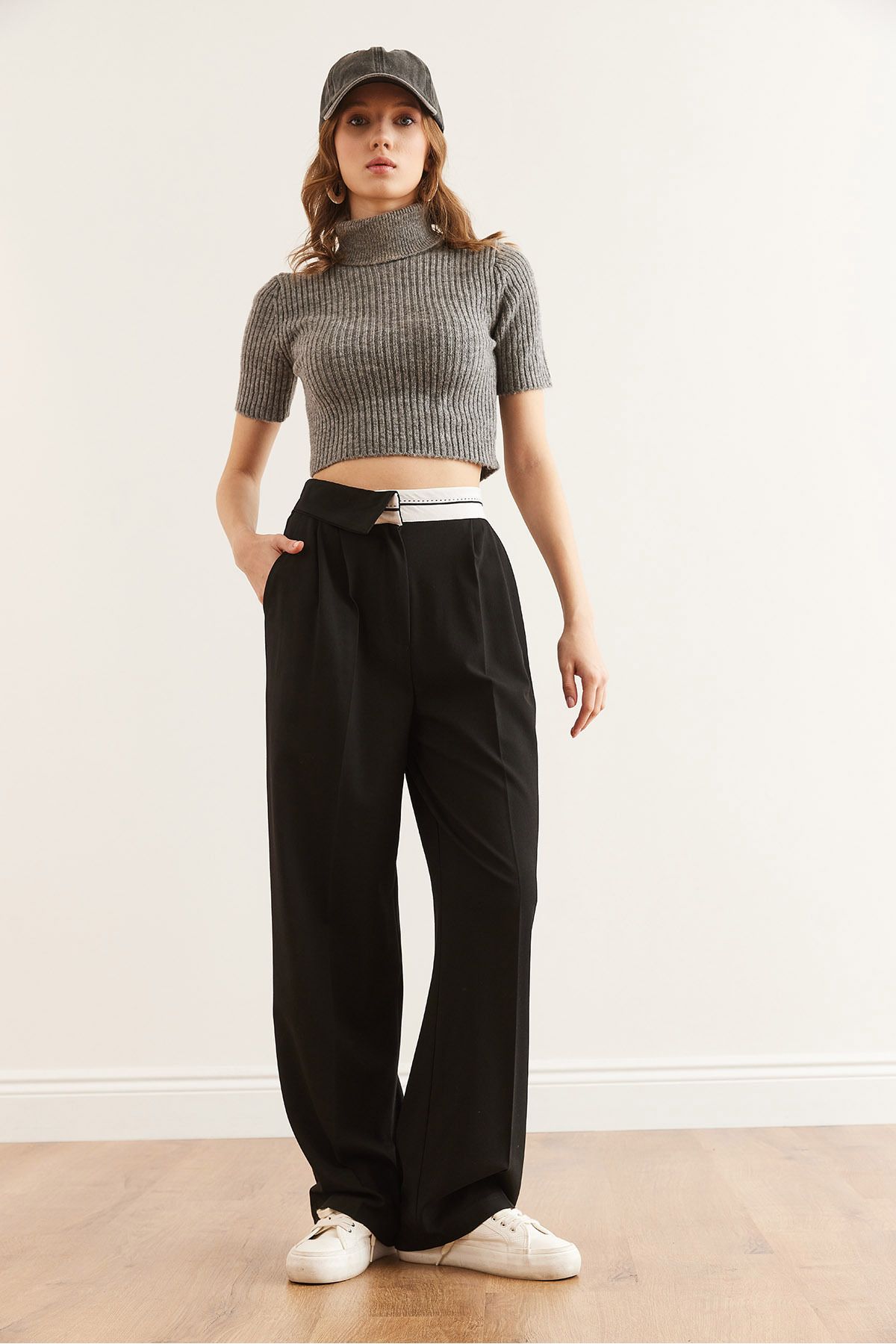 Olalook-Schwarze Polyviscose-Damenhose mit Taschen und Falten, weitem Bein PNT- 19000303 3