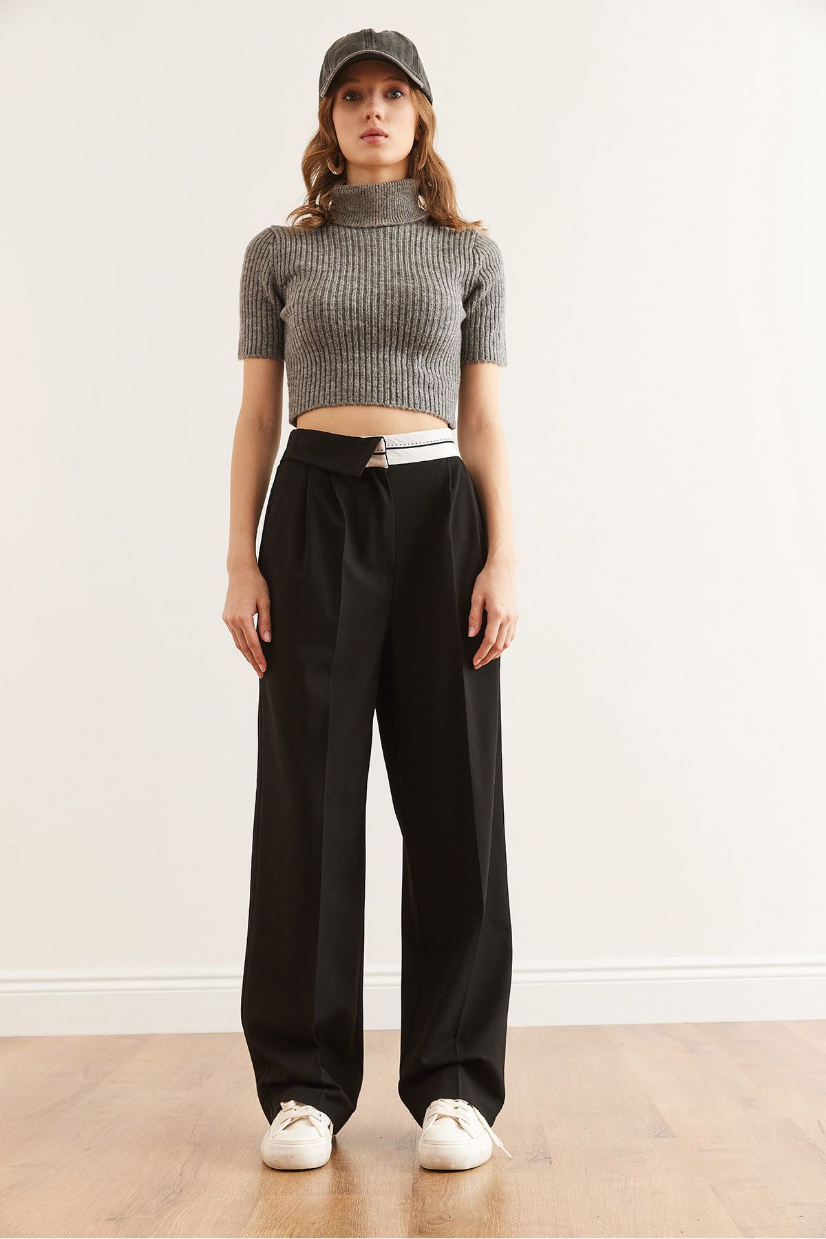 Olalook-Schwarze Polyviscose-Damenhose mit Taschen und Falten, weitem Bein PNT- 19000303 2