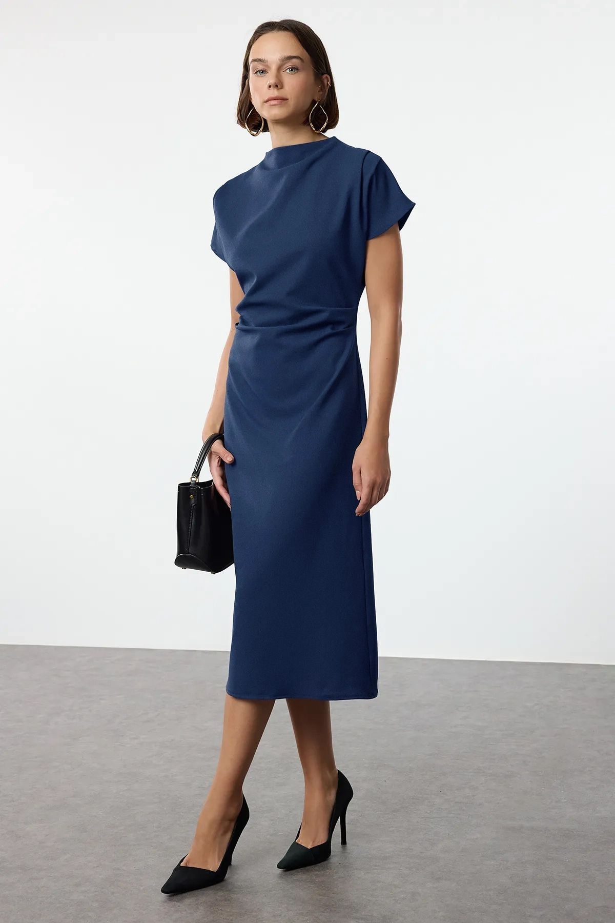 Trendyol Collection Petrol A-Linie Midi-Kleid aus gewebtem Crêpe mit dekoriertem Ausschnitt TWOAW25EL00393