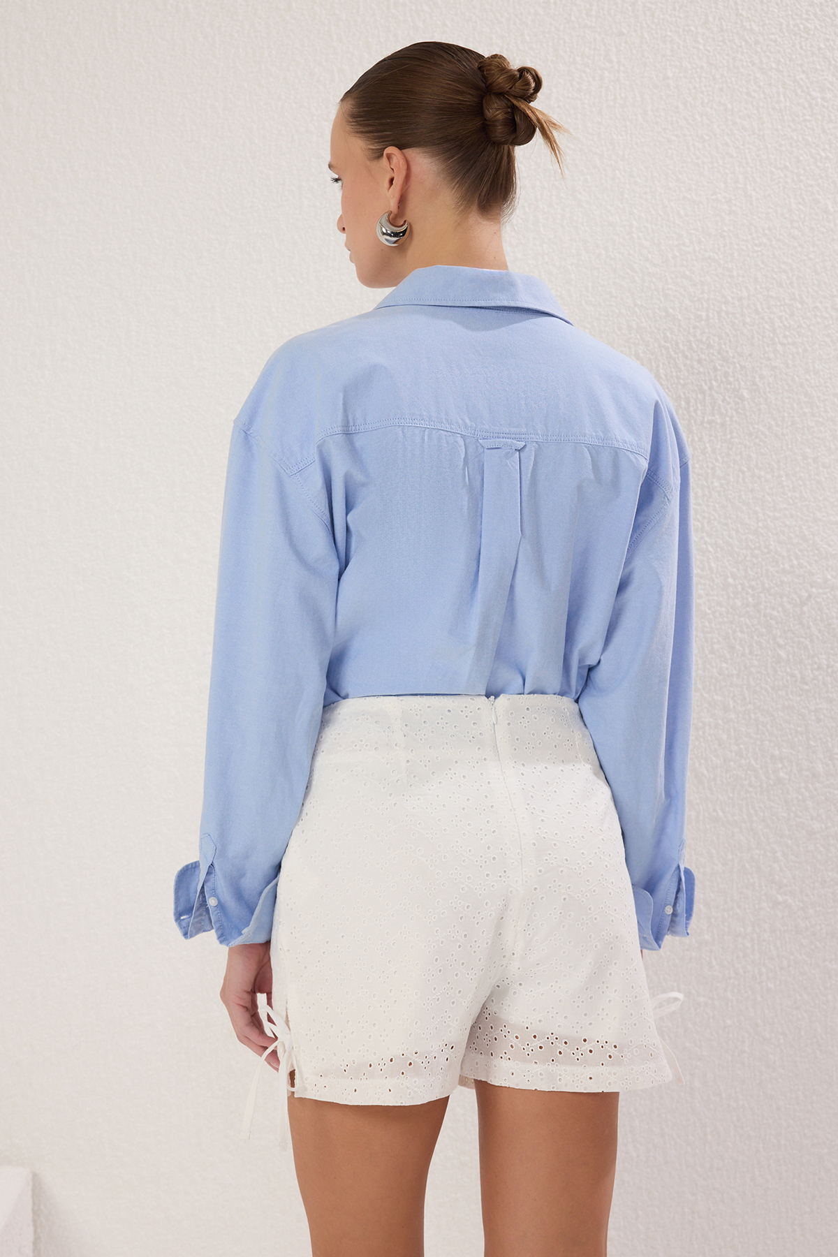 Trendyolmilla  Beyaz Kısa Brode Şort & Bermuda TWOSS25SR00070 - Görsel 4