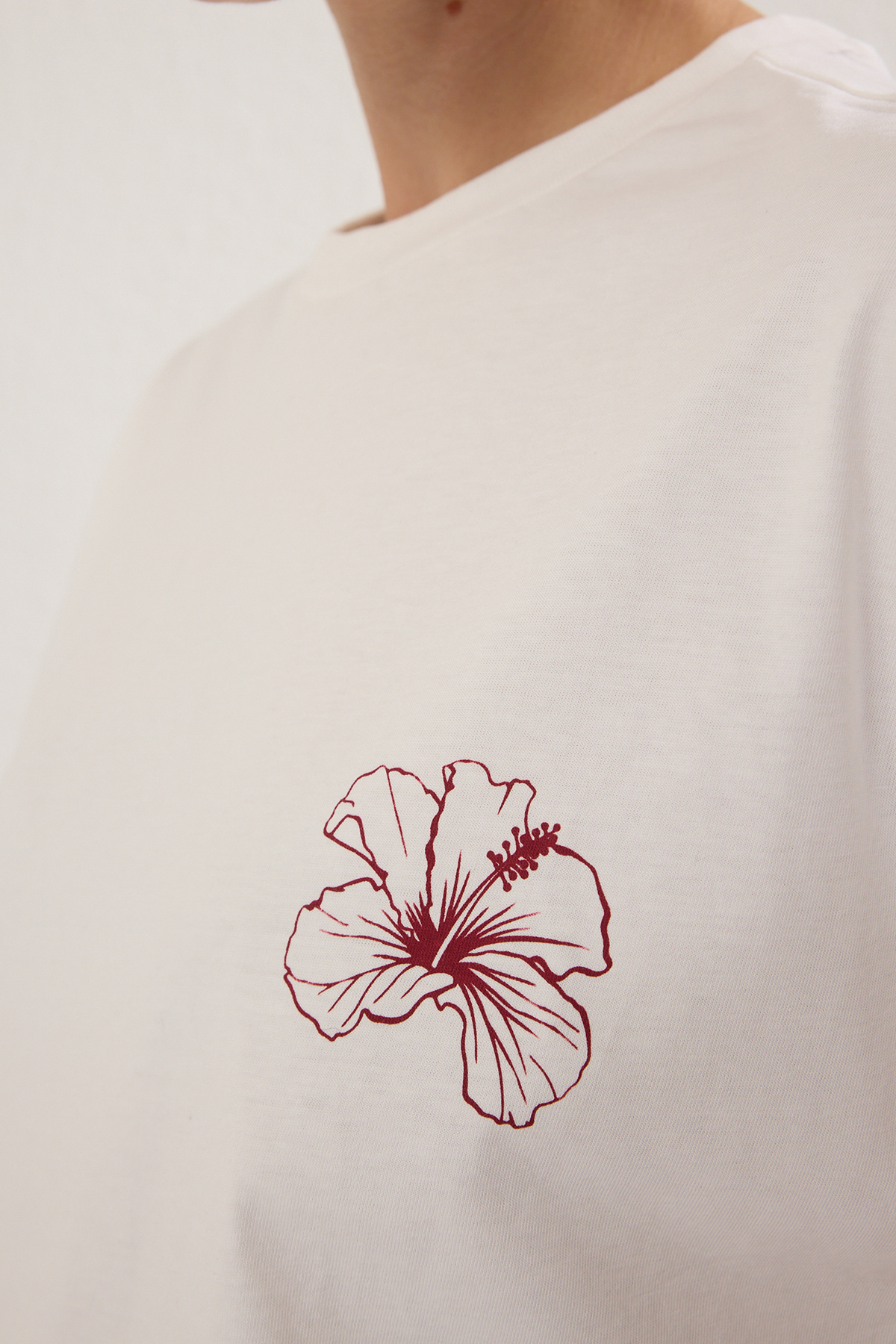 Trendyolmilla  Ekru %100 Kalın Pamuklu Oversize/Geniş Kalıp Ön Arka Baskılı Örme T-Shirt TWOSS25TS00059 - Görsel 3