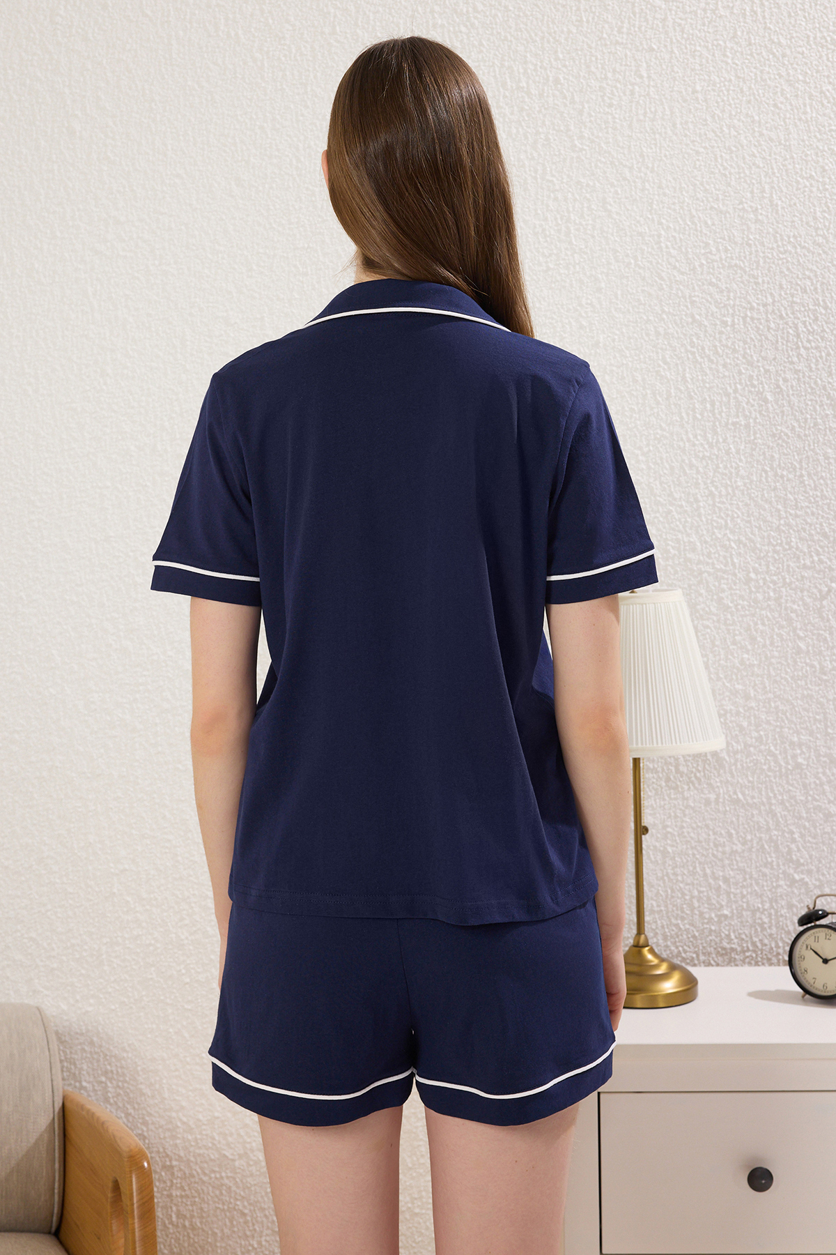 Trendyolmilla  Lacivert %100 Pamuklu Biyeli Köpek ve Slogan Nakışlı Şortlu Örme Pijama Takımı THMSS25PT00371 - Görsel 4