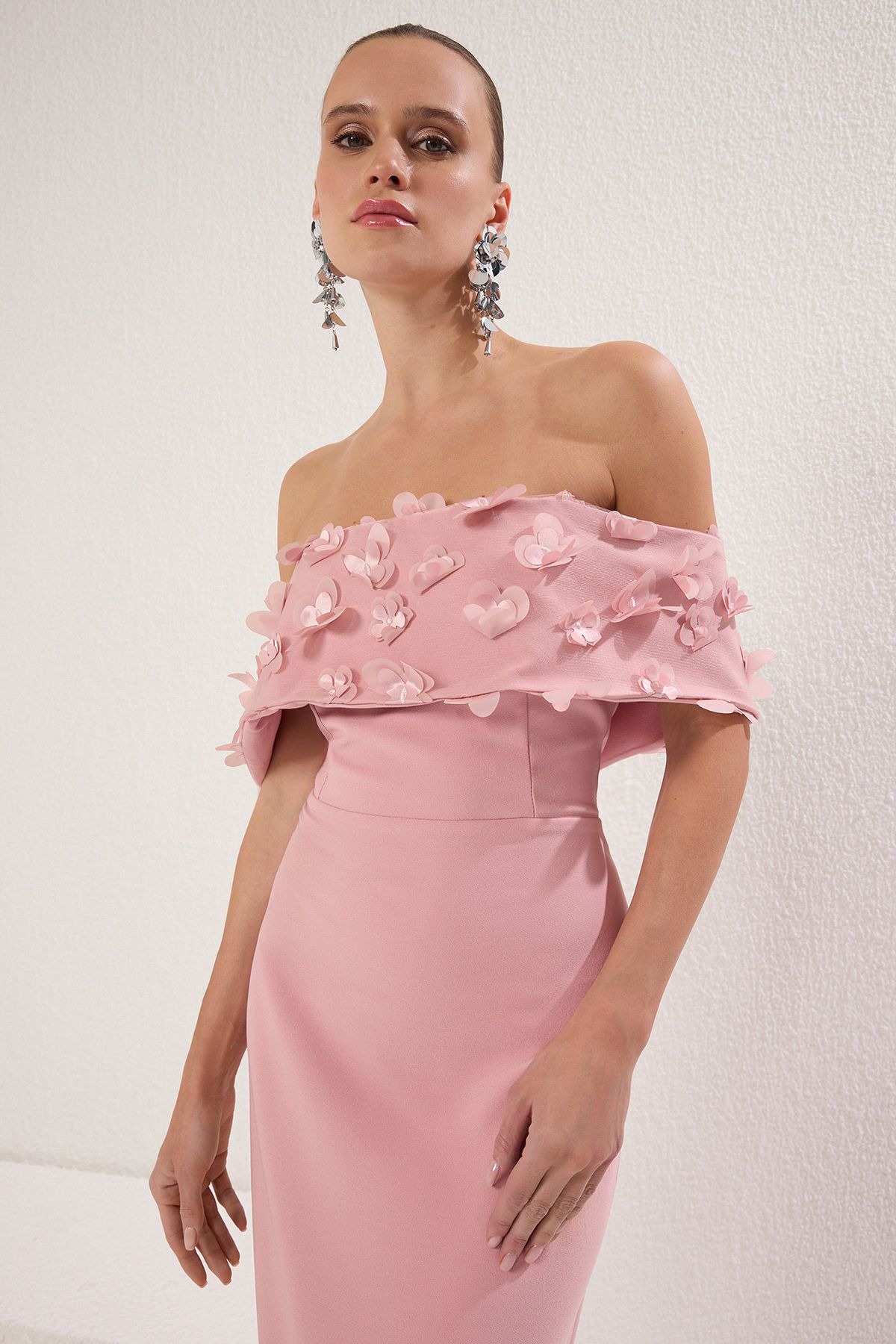 Trendyol Collection-Rose Dry Carmen Kragen Blumenapplikation & Talebe Kleid Lang Stilvoll Chic TPRSS25AE00107 5