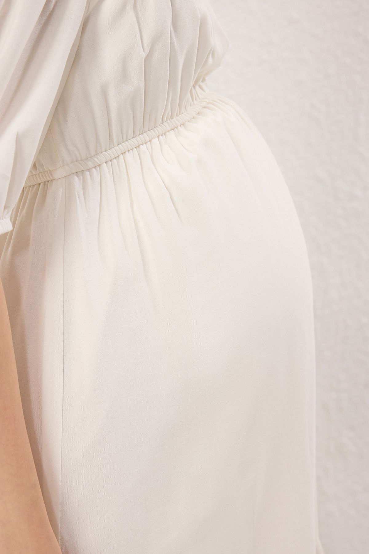 Trendyol Collection-Sukienka ciążowa Ecru Gipel/Elastyczny kołnierz Carmen Mini TBBSS25AH00183 3