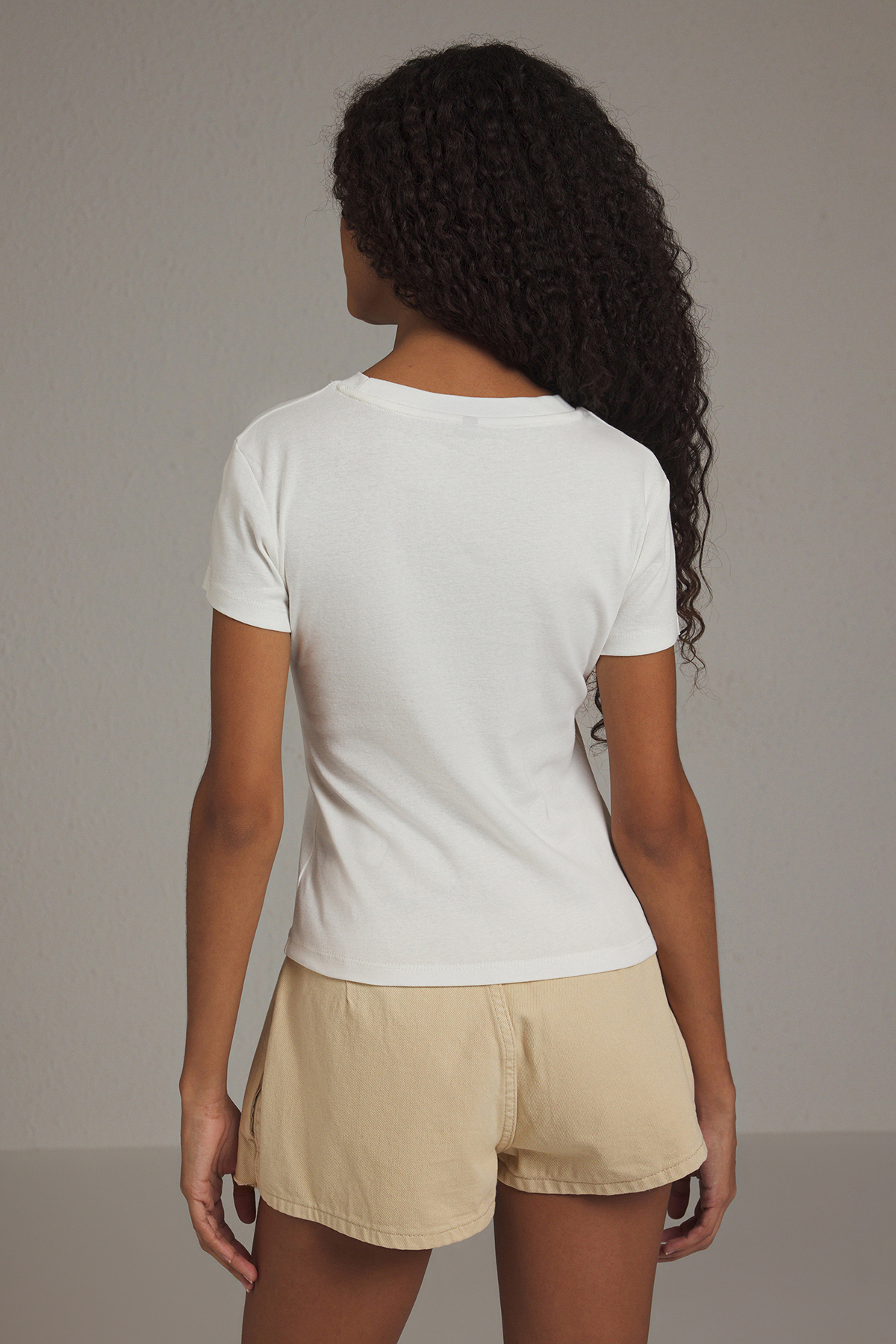 Trendyolmilla  Ekru Geyik Baskılı Fitted/Vücuda Oturan Örme T-Shirt TWOSS25TS00095 - Görsel 4