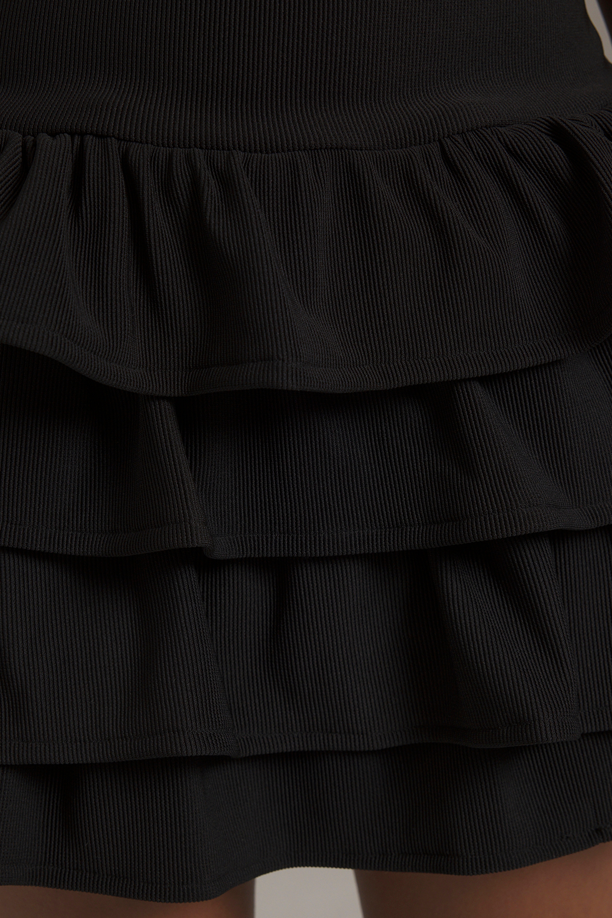 Trendyolmilla  Siyah Düz Fırfırlı Kısa / Mini Esnek Örme Elbise TWOSS25EL00388 - Görsel 3