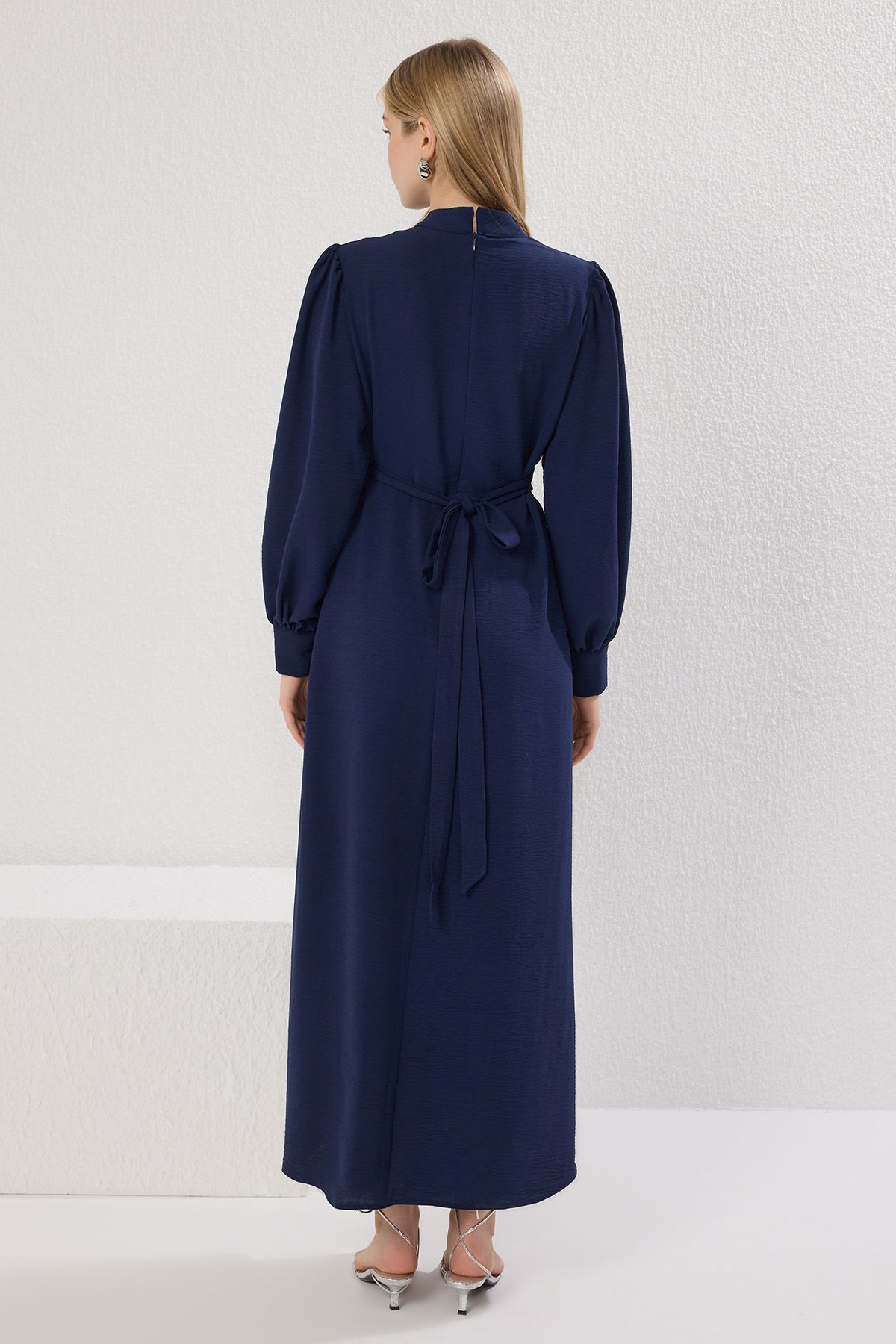 Trendyol Modest-Marineblaues, gewebtes Aerobin-Kleid mit Schnürung hinten TCTSS25EB00110 4