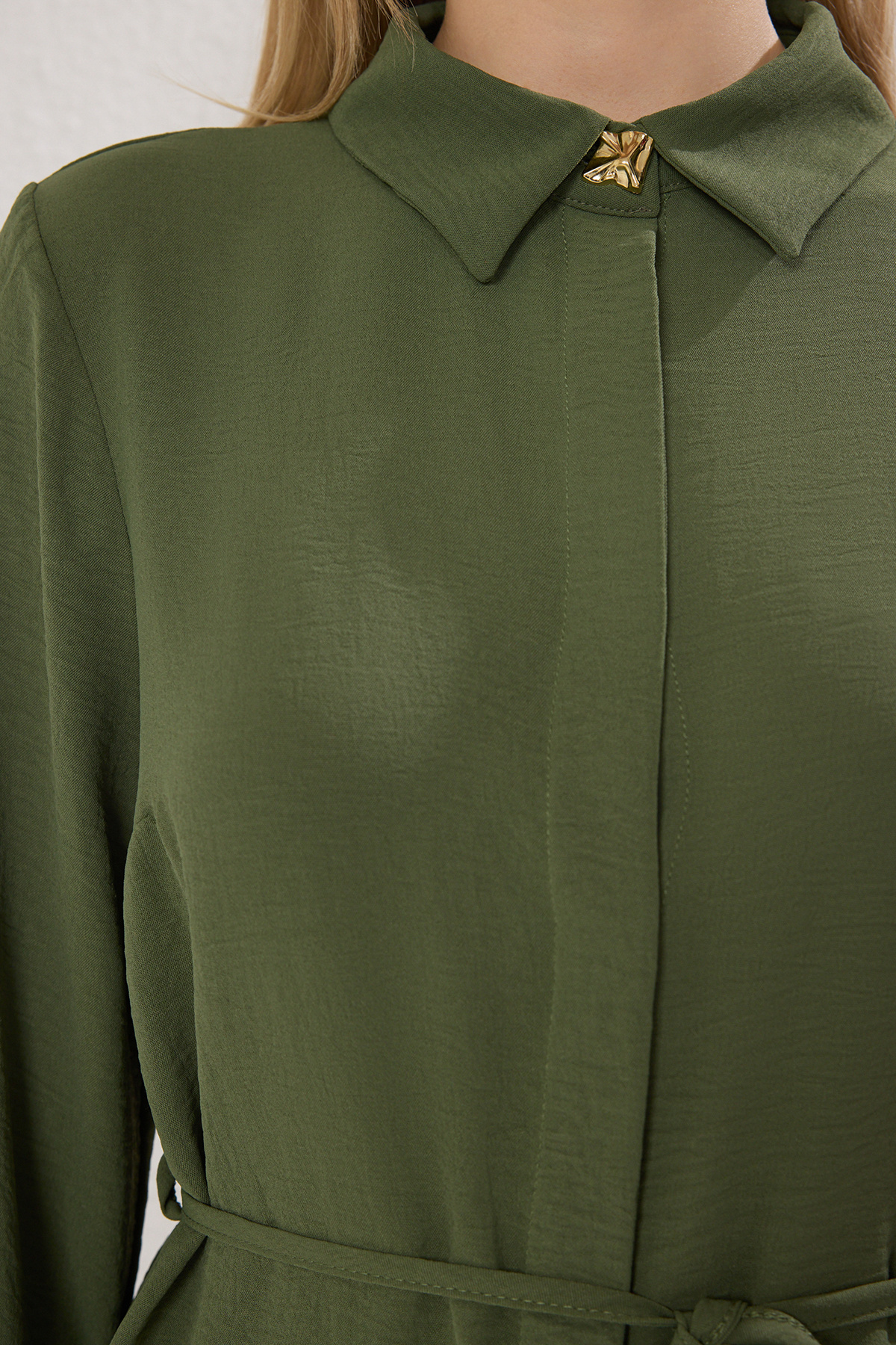 Trendyol Modest-Komplet koszuli, spodni i góry z tkaniny Aerobin w kolorze khaki, złotym, zapinany na guziki i sznurowany, z tkaniny TCTSS25US00034 3